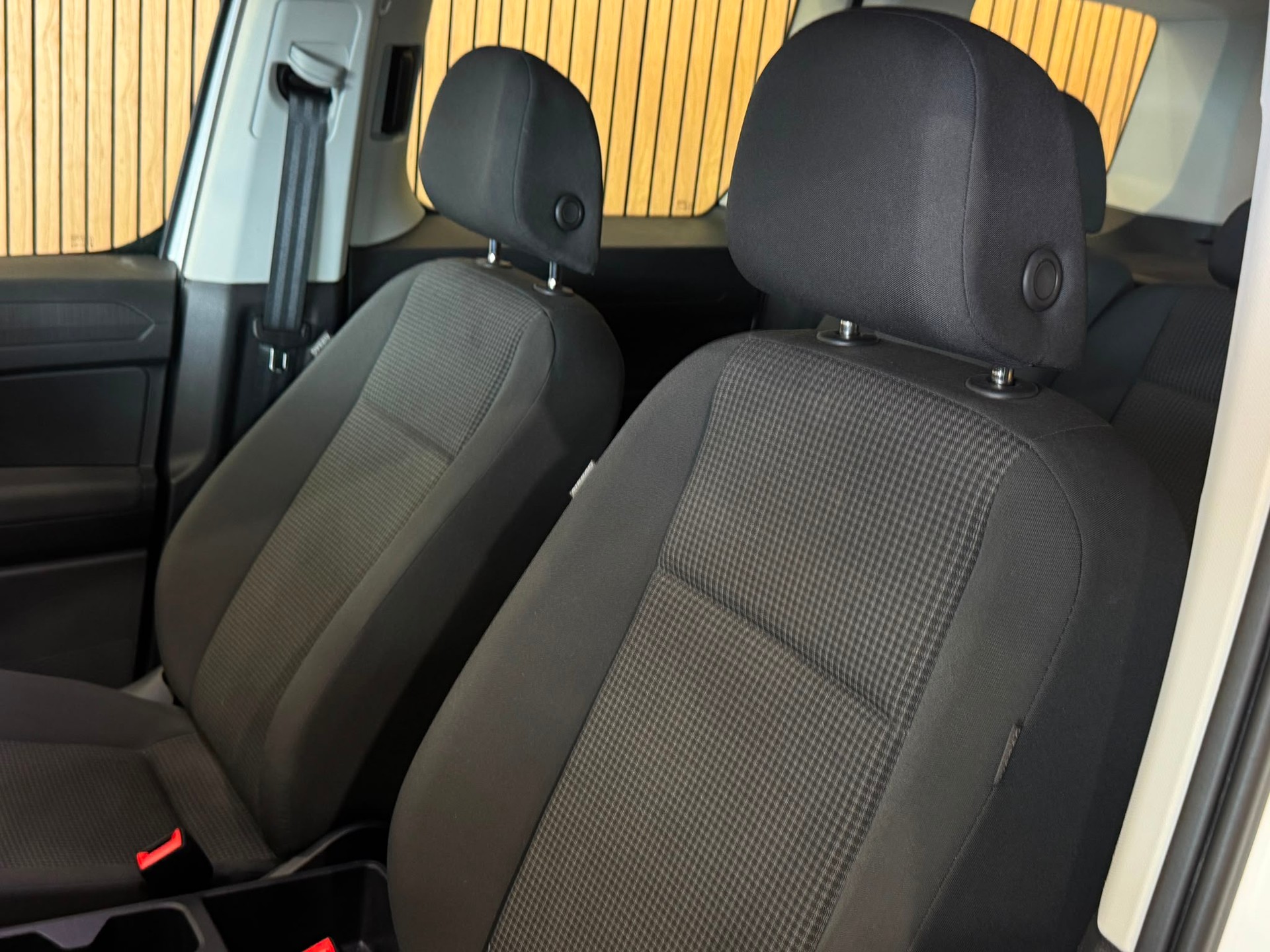 VW Caddy 2.0 TDI-image-17