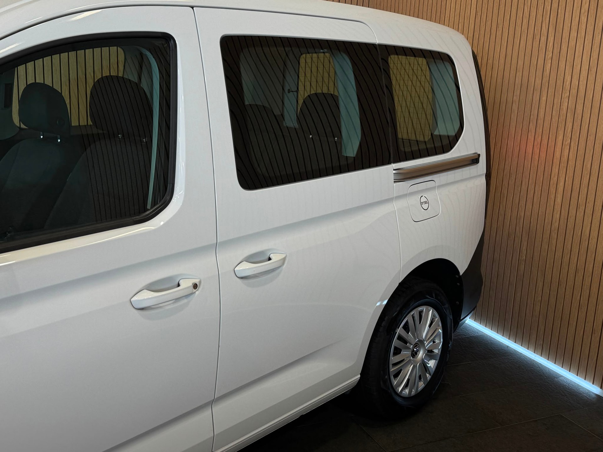 VW Caddy 2.0 TDI-image-2