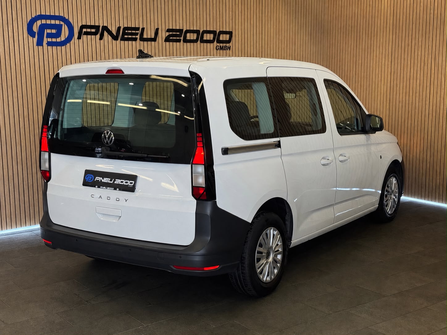 VW Caddy 2.0 TDI-image-4