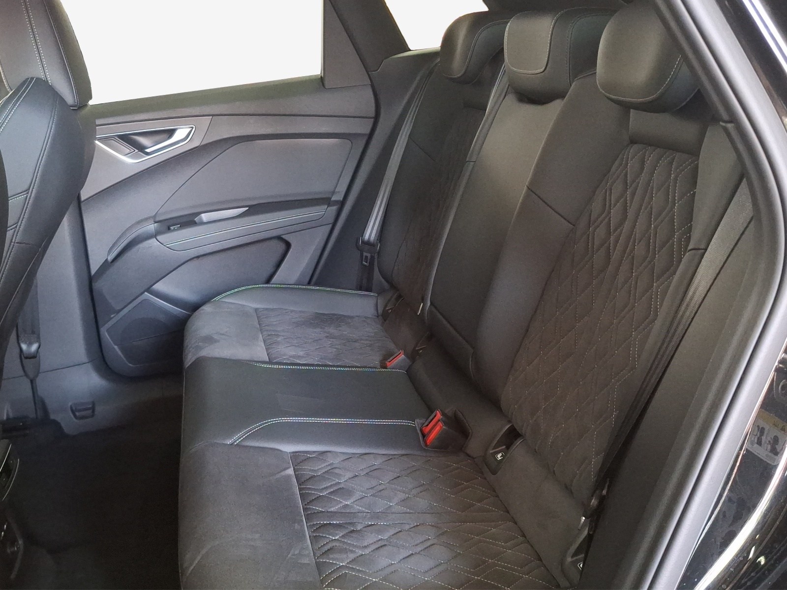AUDI Q4 e-tron 50 quattro-image-12