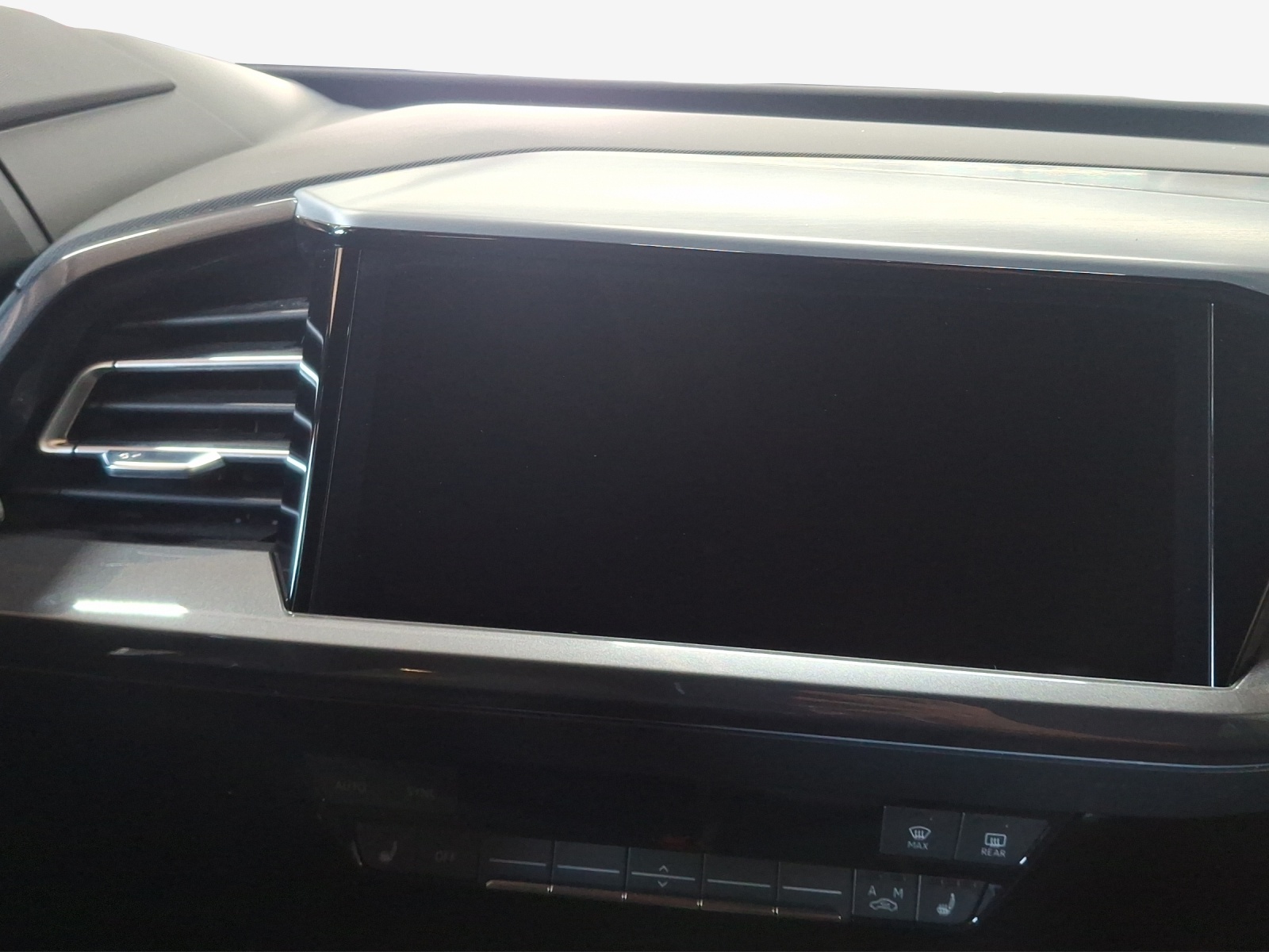 AUDI Q4 e-tron 50 quattro-image-11