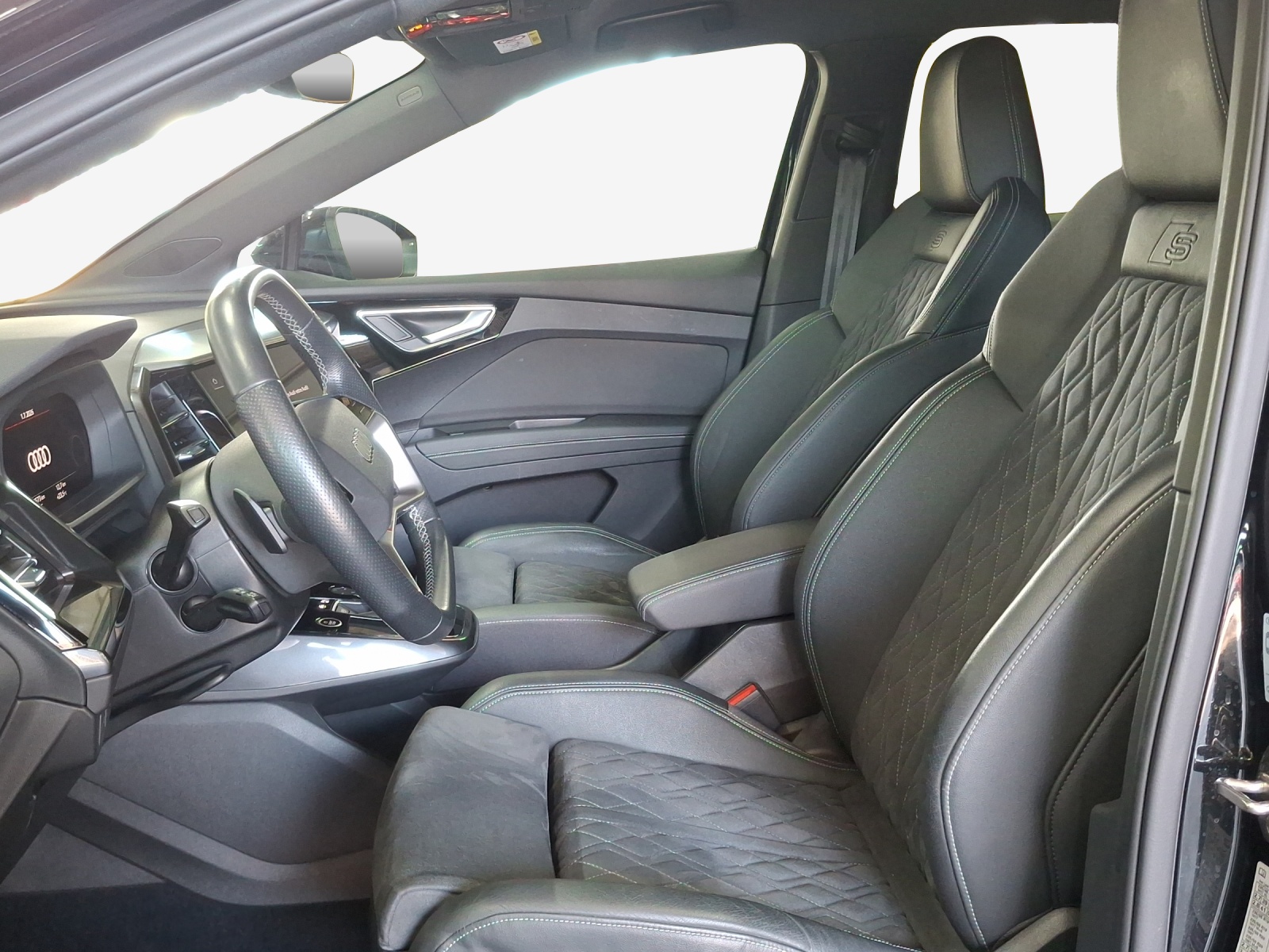 AUDI Q4 e-tron 50 quattro-image-8