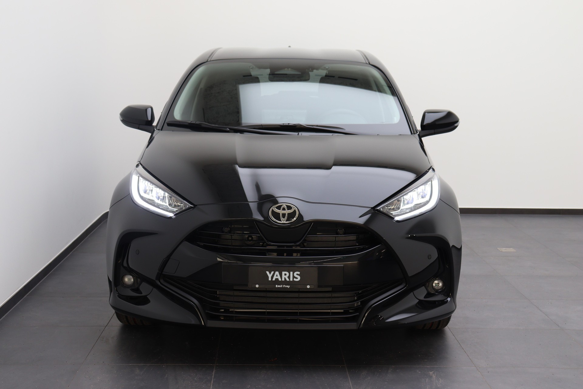 TOYOTA Yaris 1.5 VVT-i HSD Trend-showroom-element-1