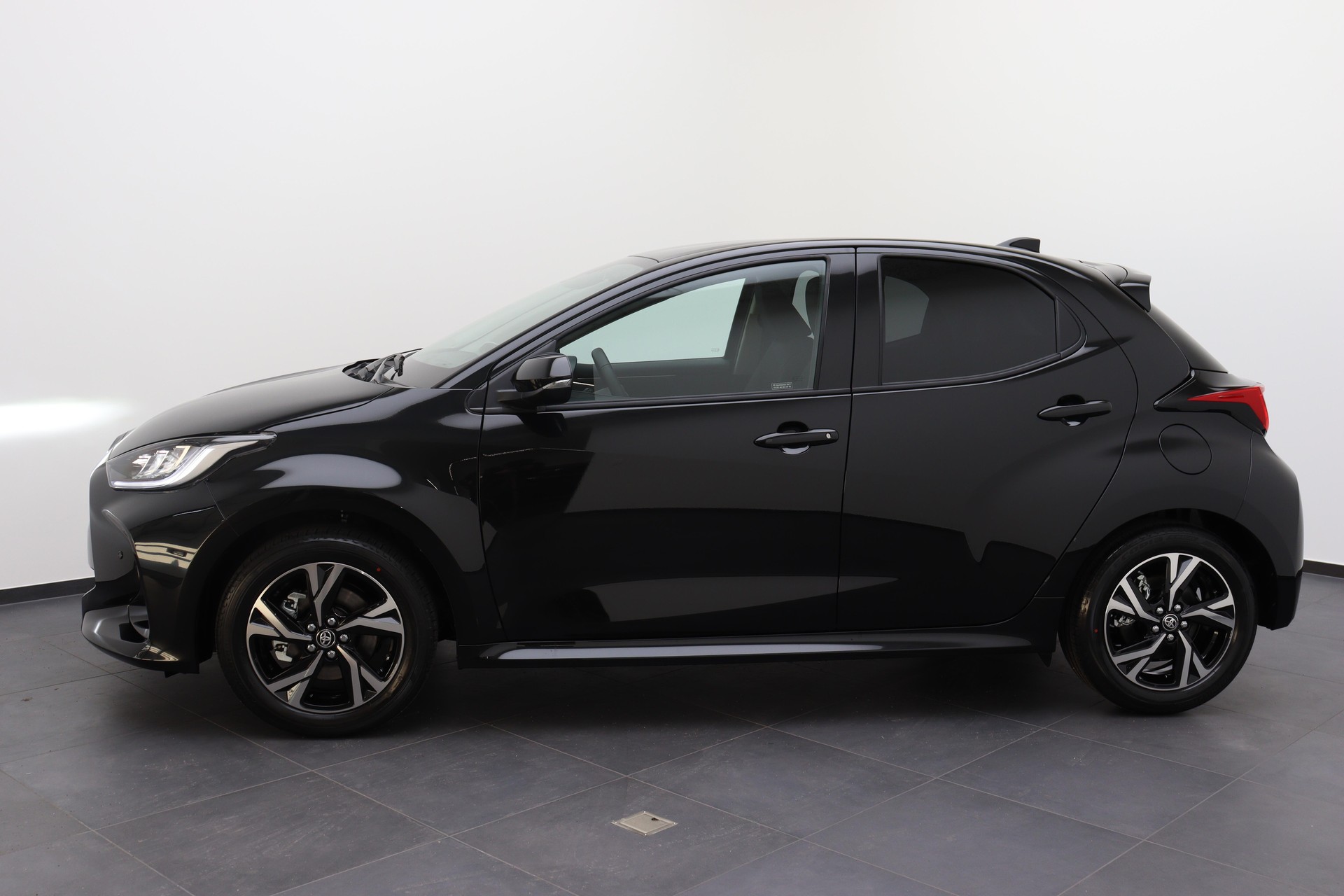 TOYOTA Yaris 1.5 VVT-i HSD Trend-showroom-element-2