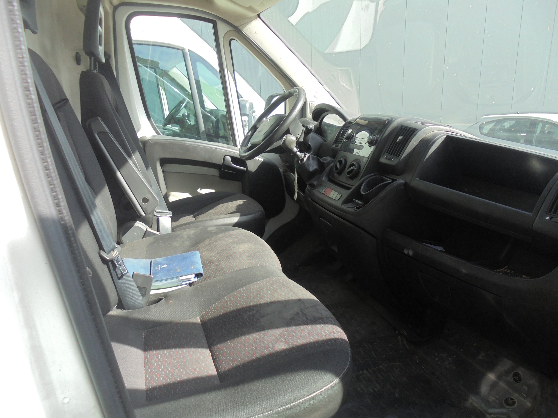 PEUGEOT Boxer 2.2 HDI 335 Allure L2H2-image-6