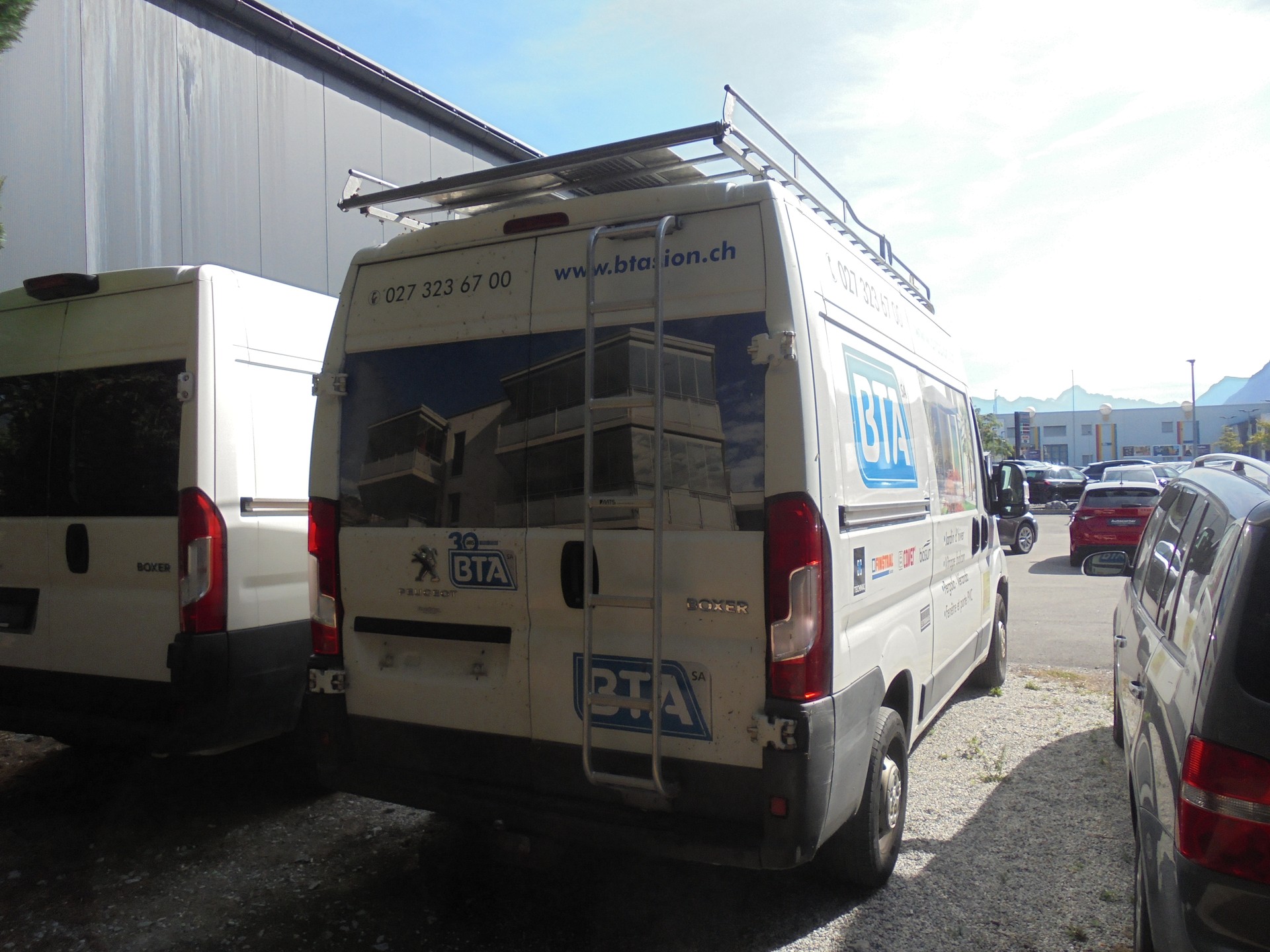 PEUGEOT Boxer 2.2 HDI 335 Allure L2H2-image-3
