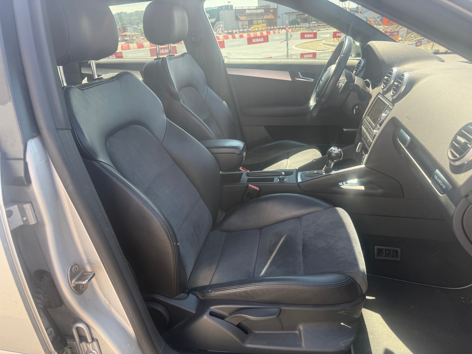 AUDI S3 Sportback 2.0 TFSI quattro S-tronic-image-10