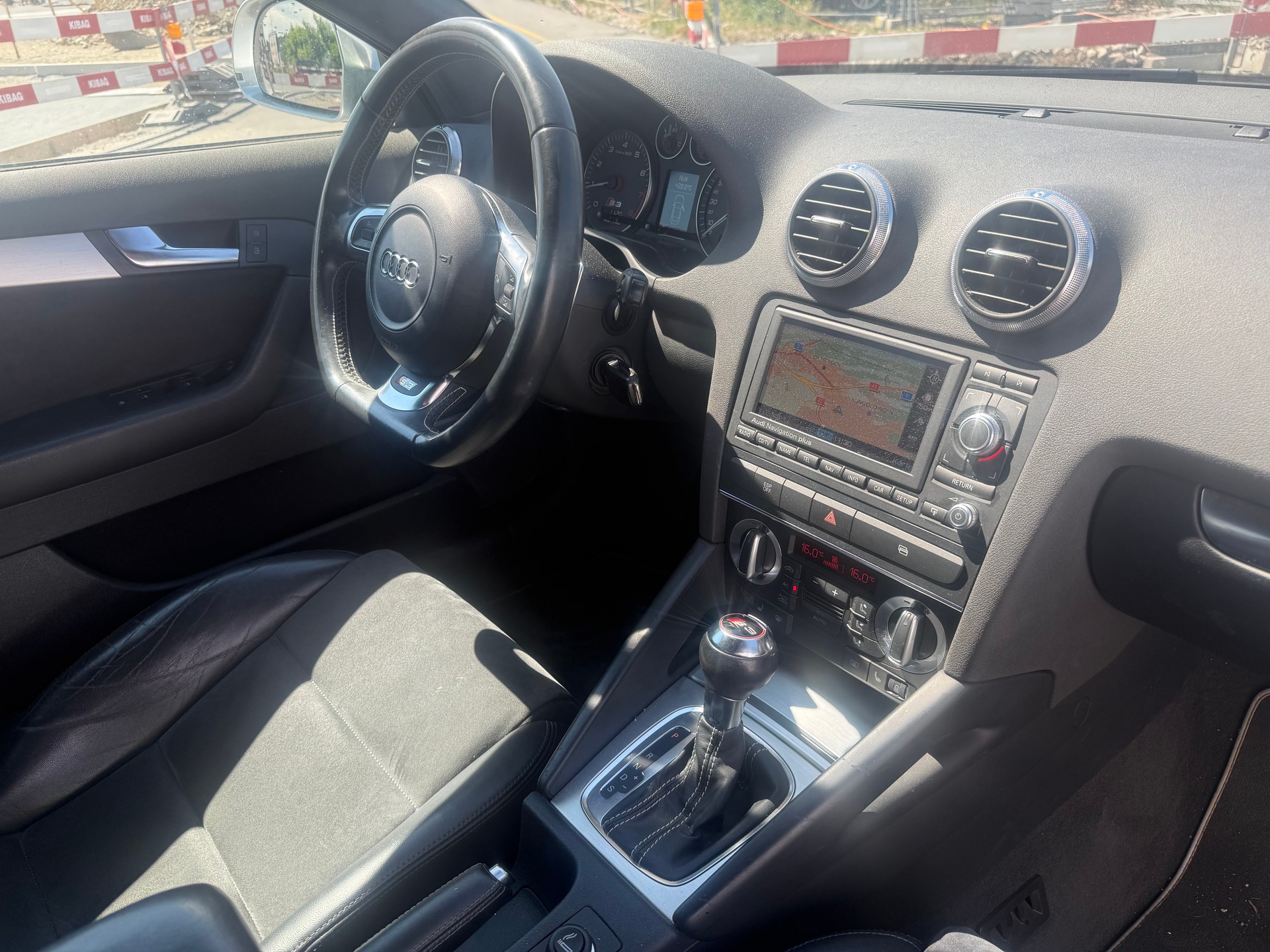AUDI S3 Sportback 2.0 TFSI quattro S-tronic-image-9