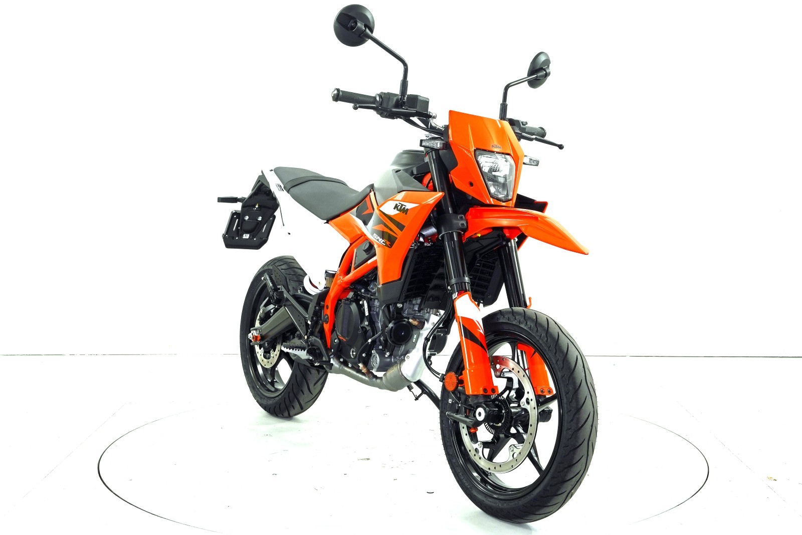 KTM 125 SMC R ABS-showroom-element-1