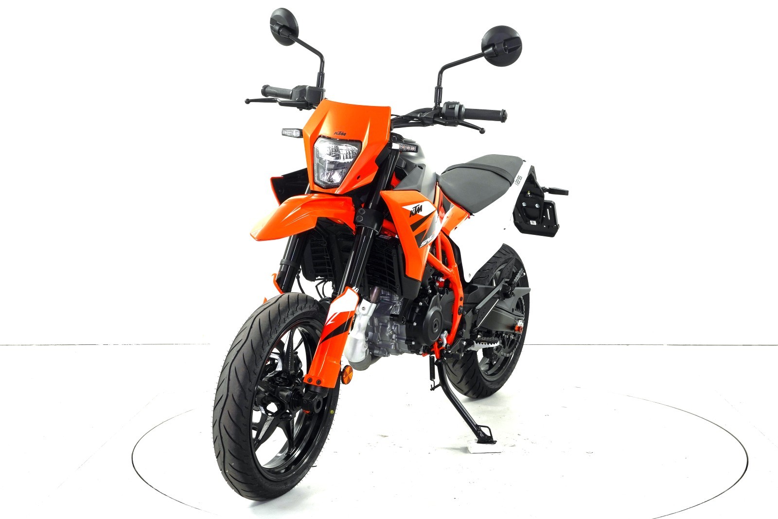 KTM 125 SMC R ABS-showroom-element-2