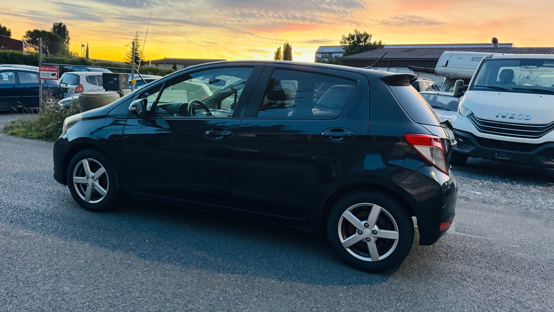 TOYOTA Yaris 1.33 Style-image-6