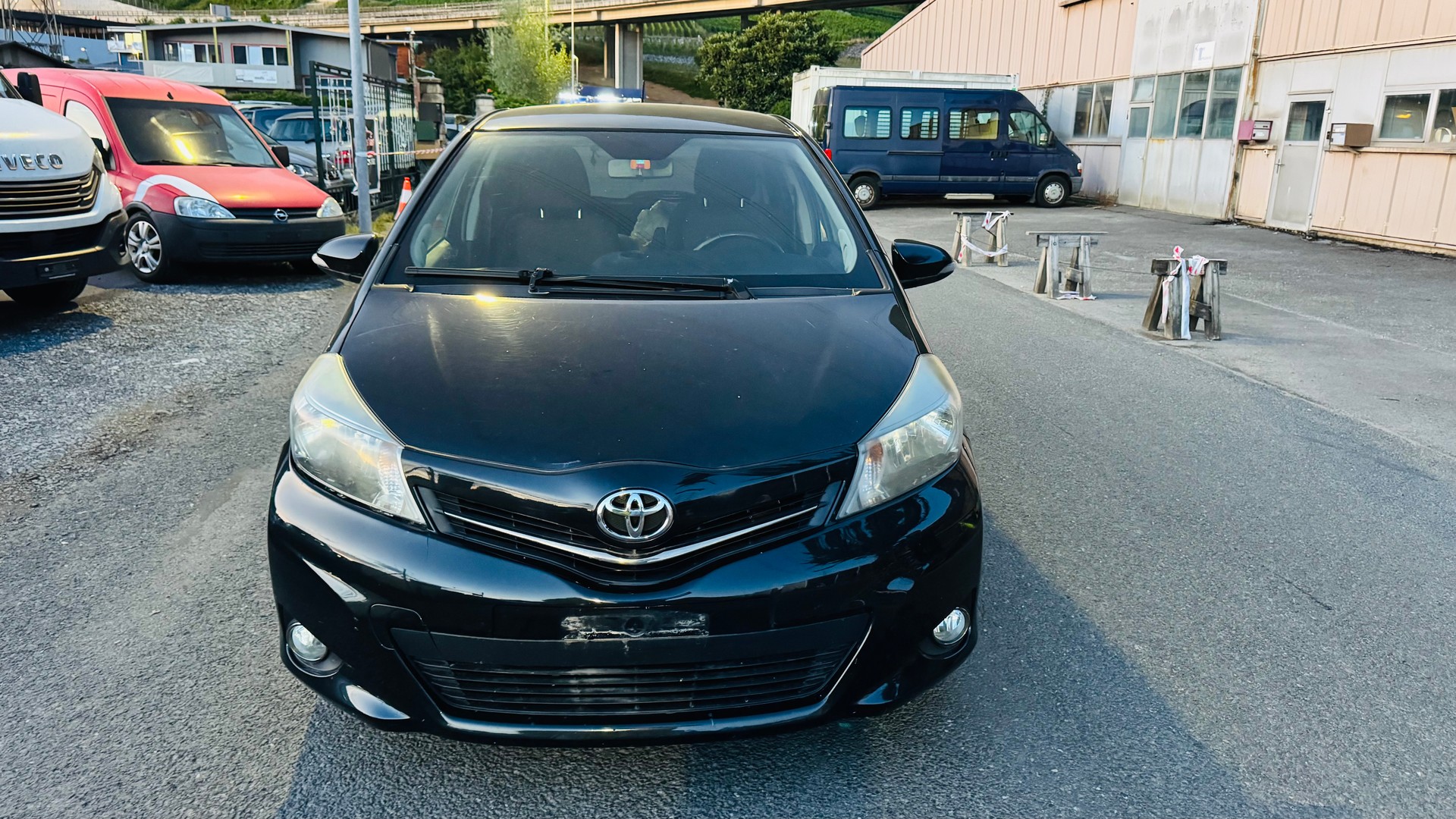 TOYOTA Yaris 1.33 Style-image-1