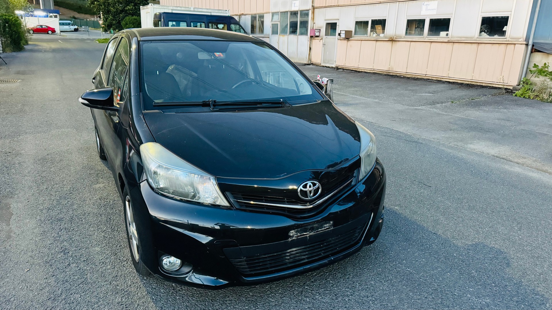 TOYOTA Yaris 1.33 Style-image-0