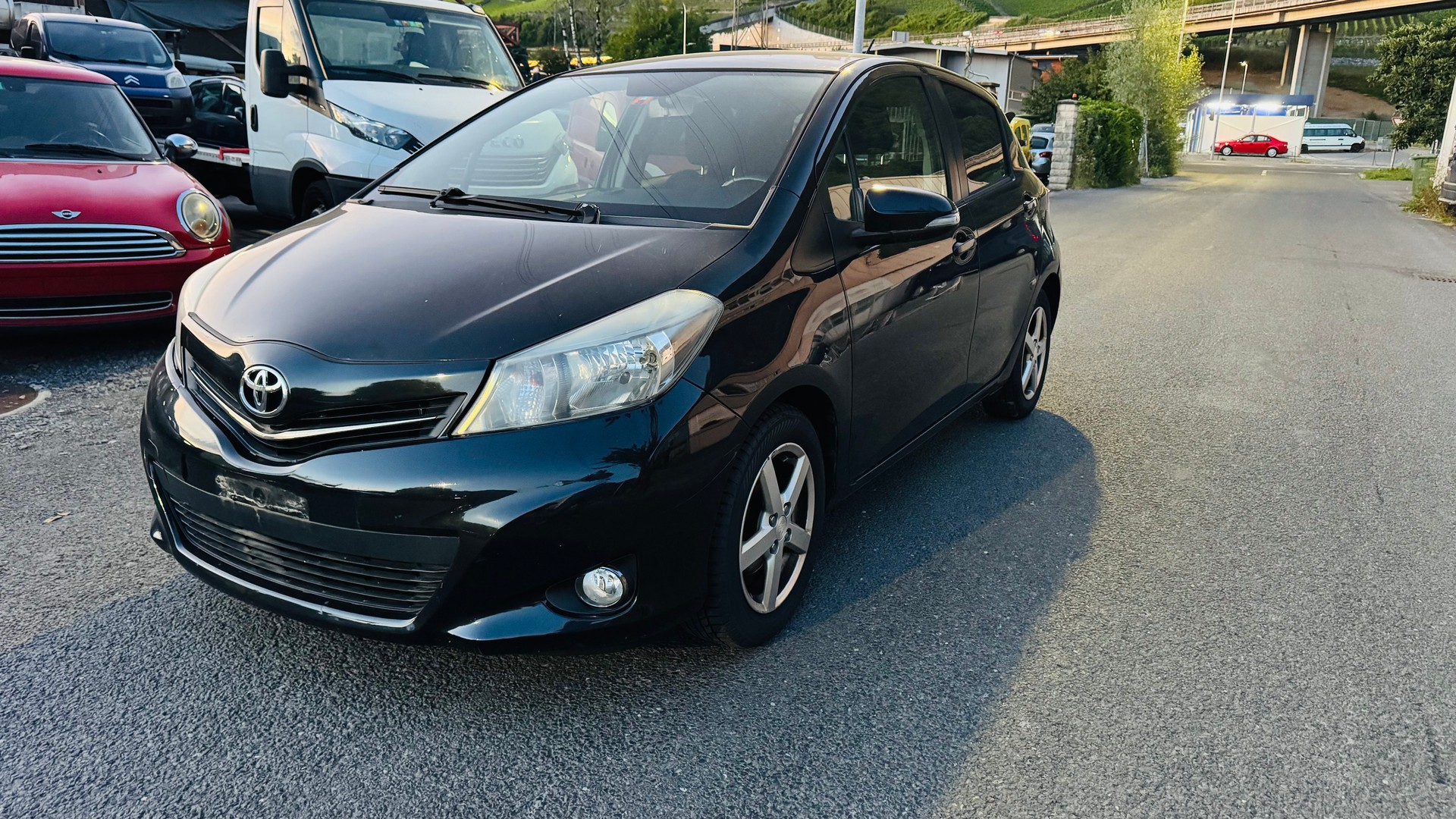 TOYOTA Yaris 1.33 Style-image-3