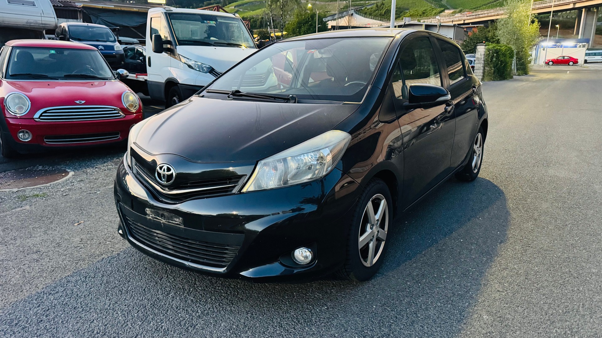 TOYOTA Yaris 1.33 Style-image-2