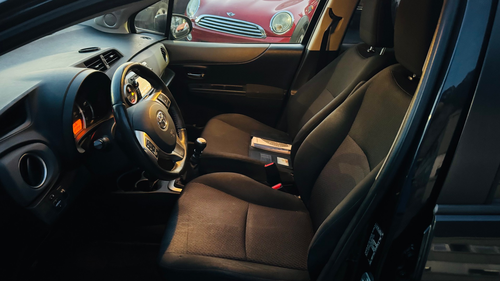 TOYOTA Yaris 1.33 Style-image-8