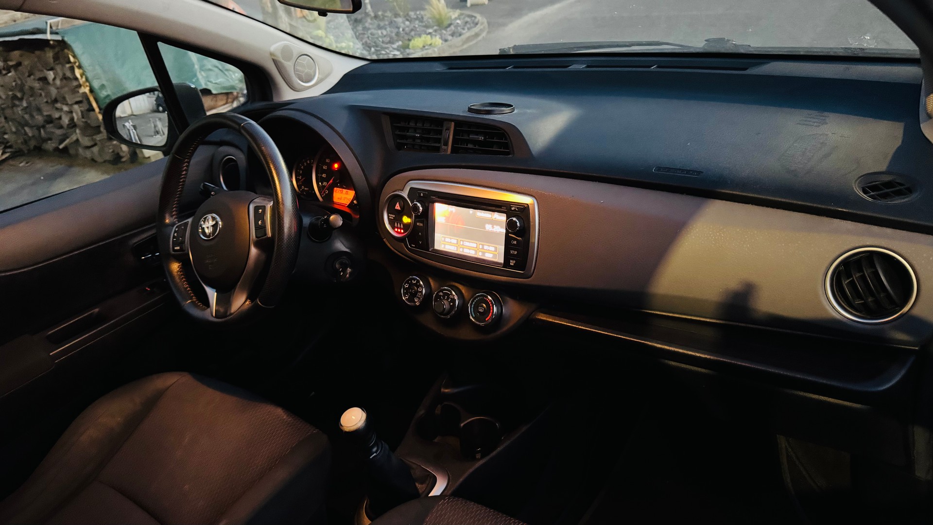 TOYOTA Yaris 1.33 Style-image-7