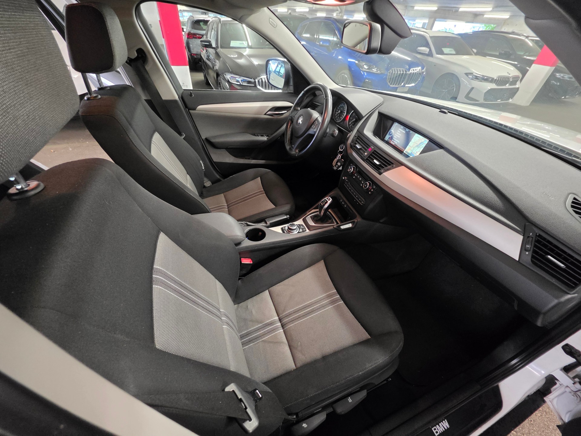 BMW X1 xDrive 20i Steptronic-image-9