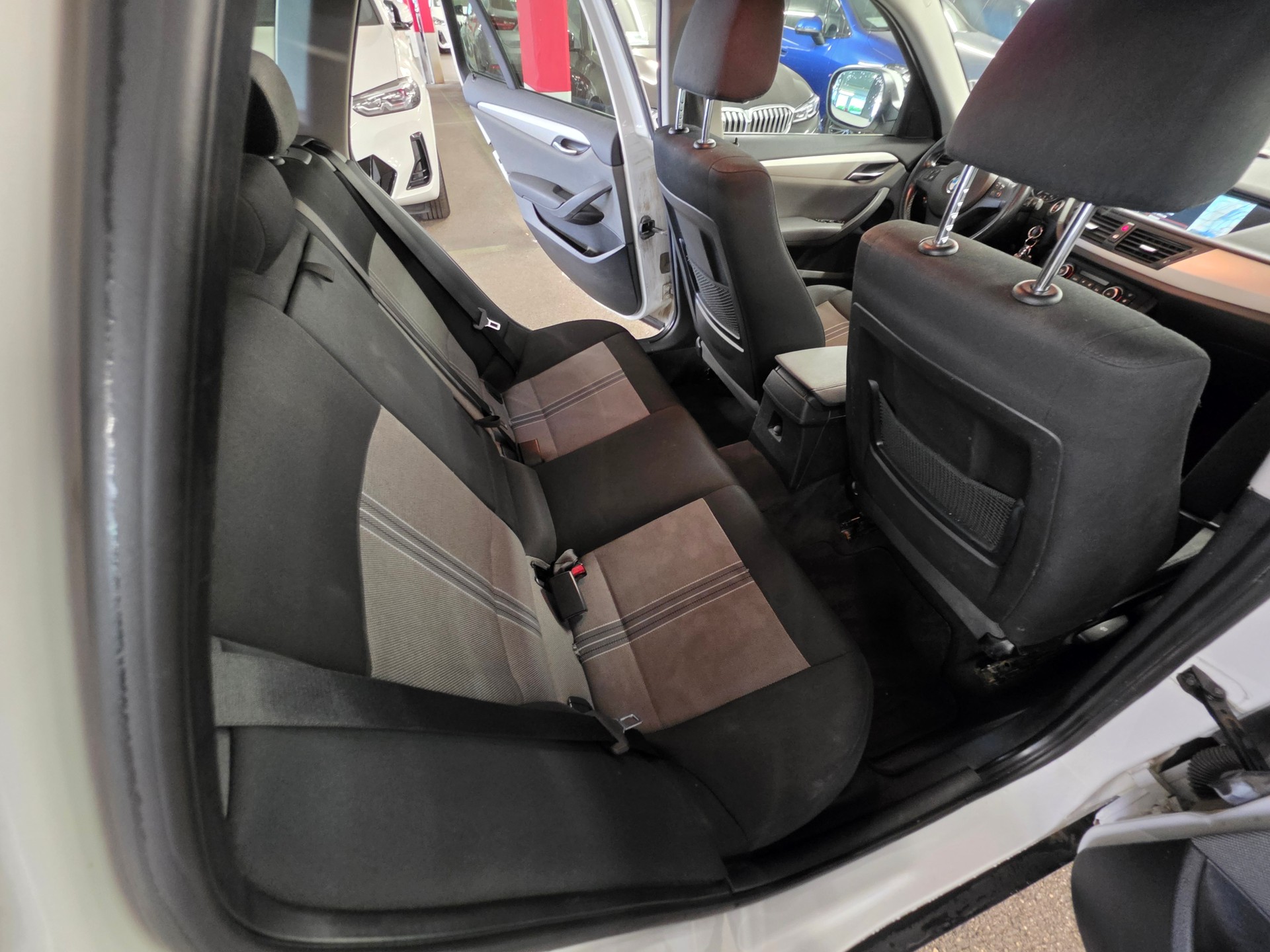 BMW X1 xDrive 20i Steptronic-image-8