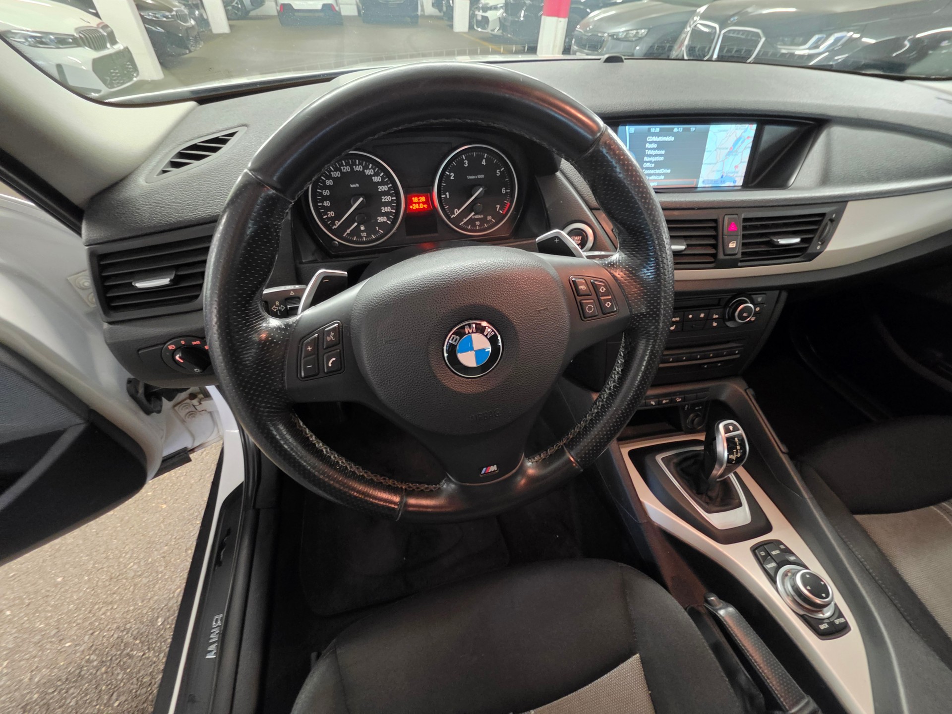 BMW X1 xDrive 20i Steptronic-image-12