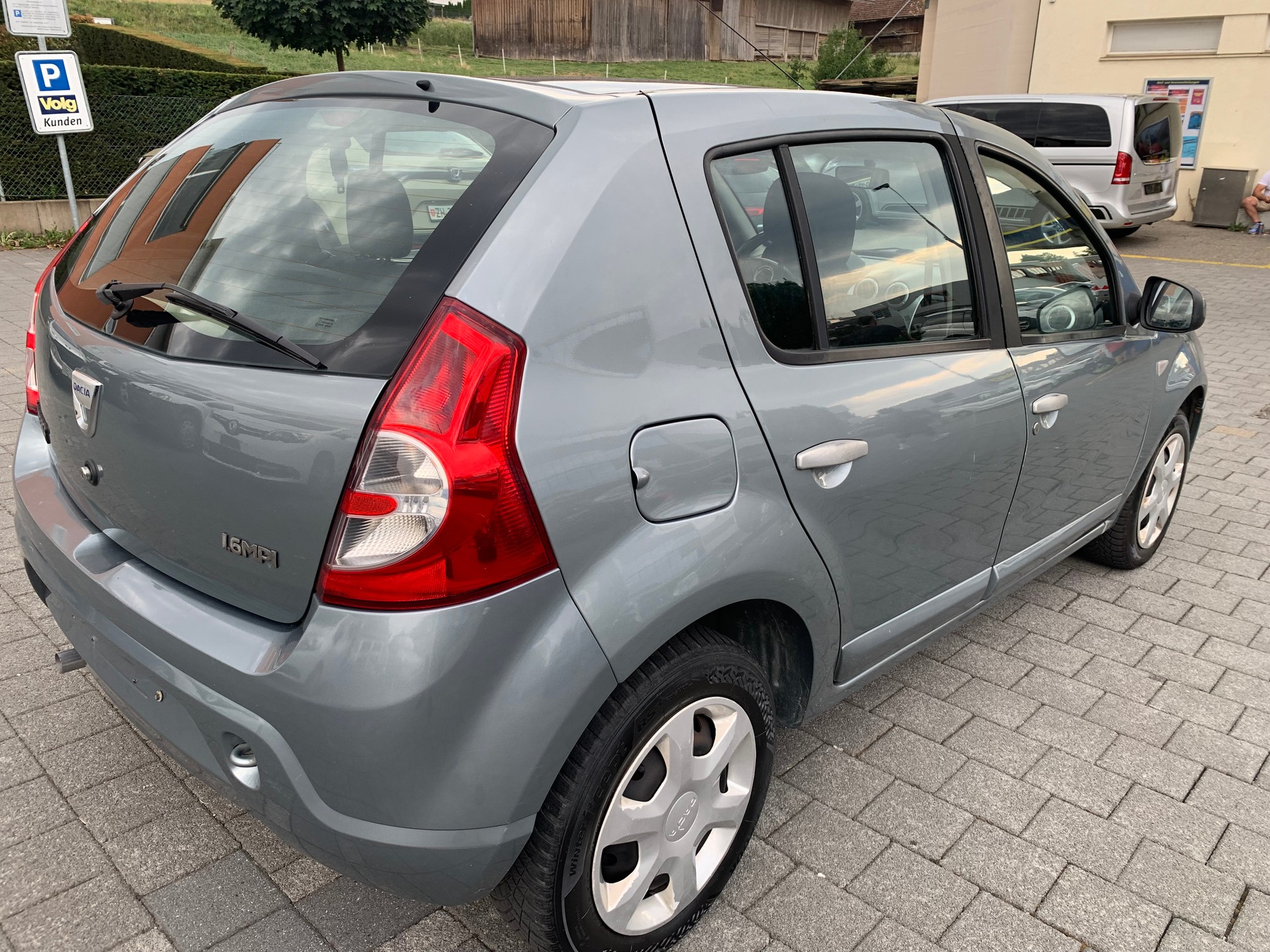 DACIA Sandero 1.6 Lauréate-image-2