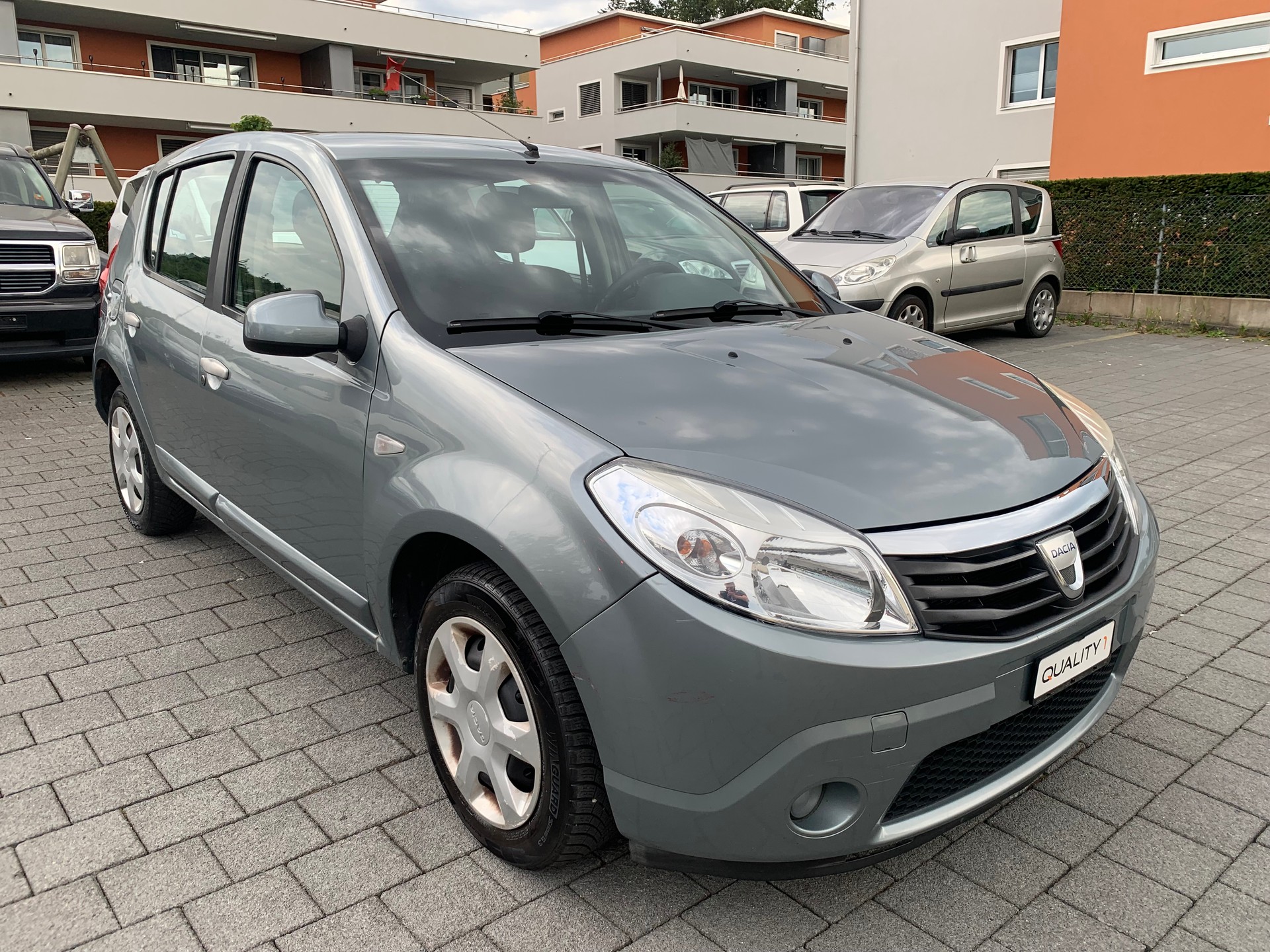 DACIA Sandero 1.6 Lauréate-image-1