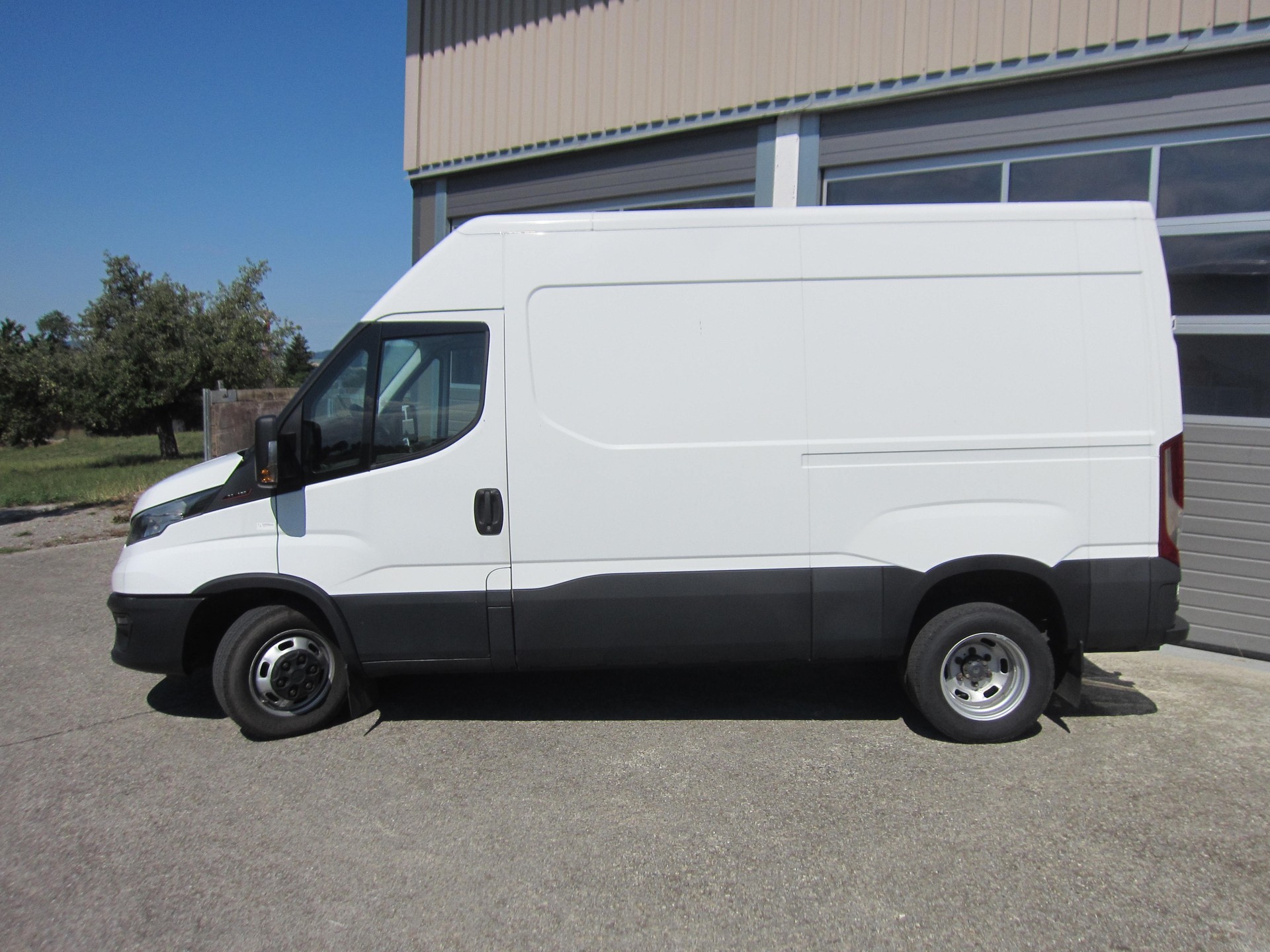 IVECO 35C18V-image-1