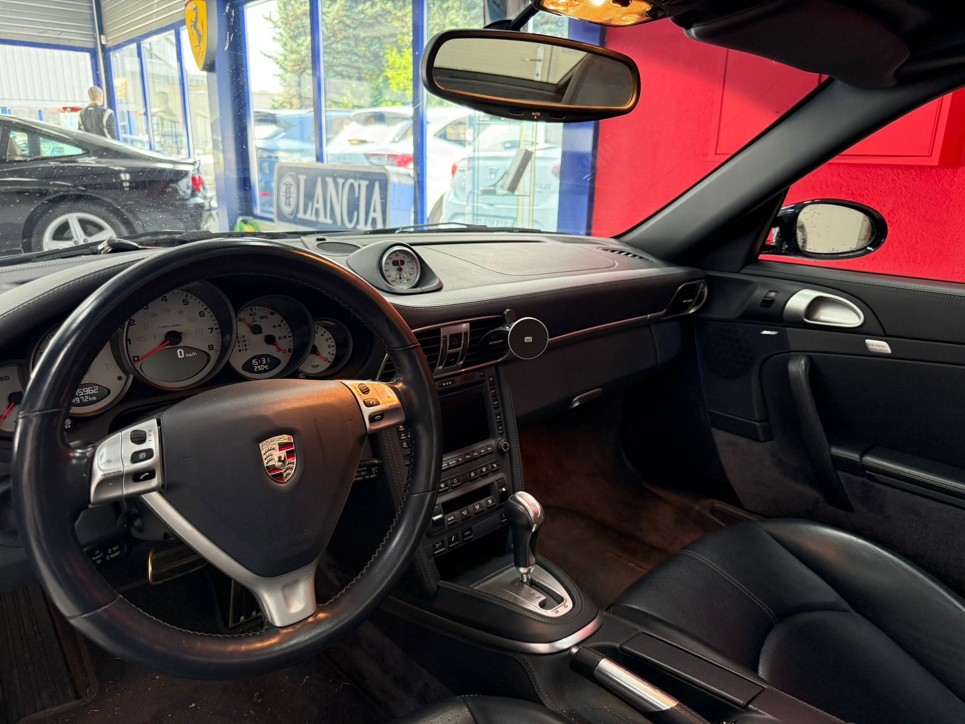 PORSCHE 911 Targa 4-image-6