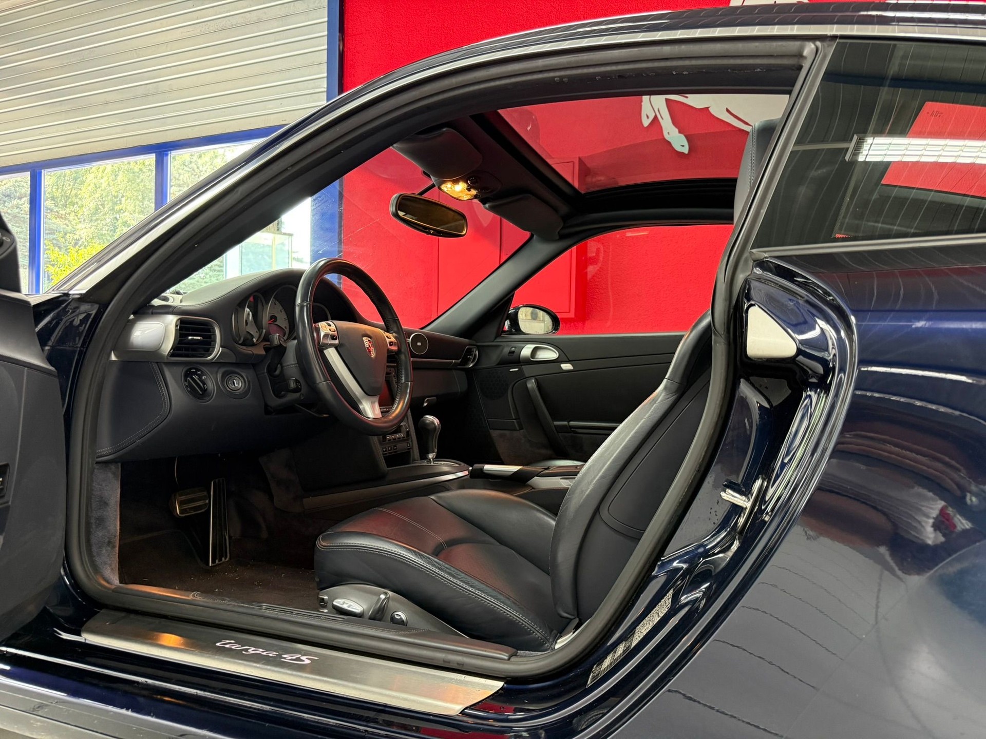 PORSCHE 911 Targa 4-image-5