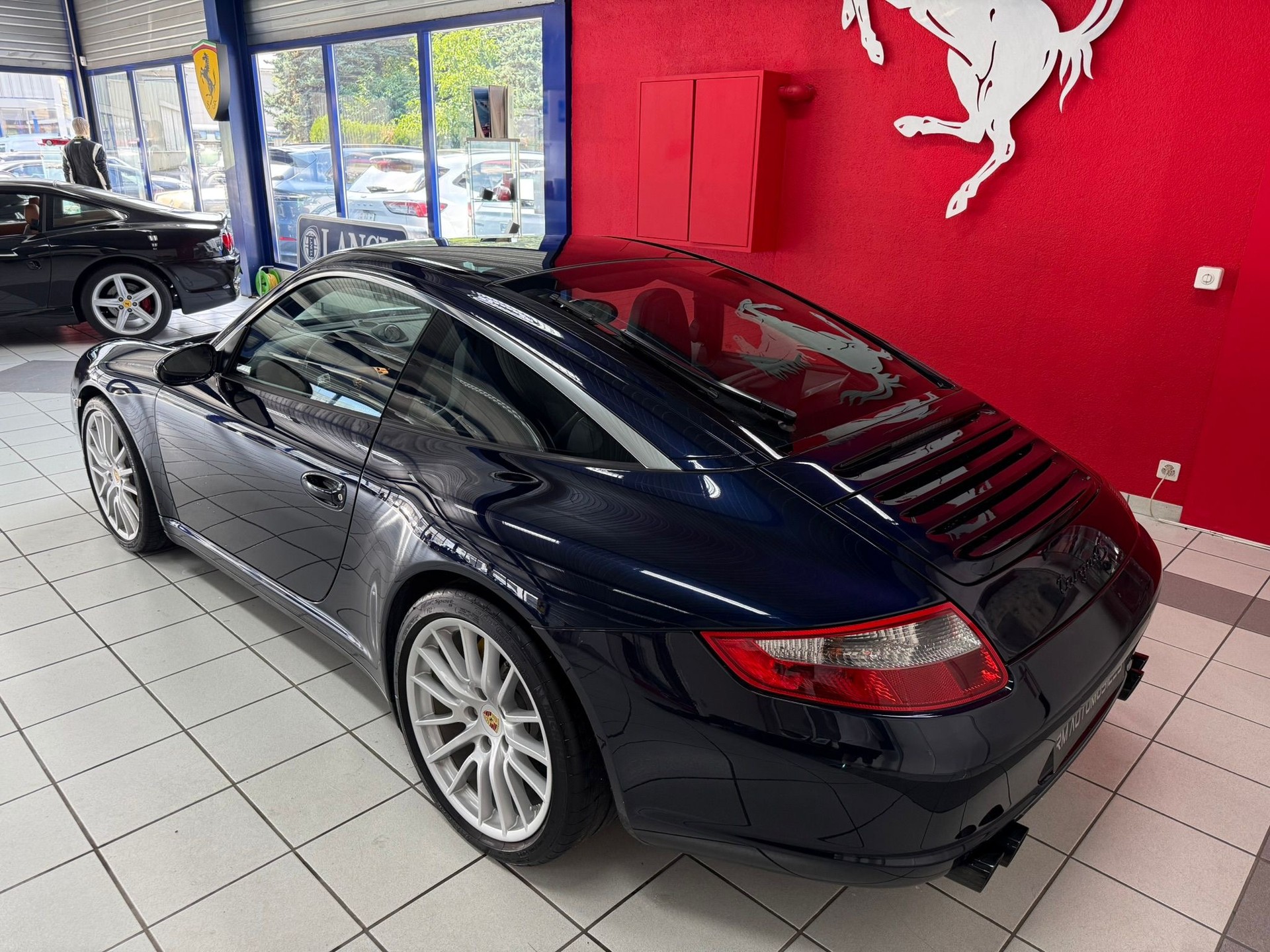 PORSCHE 911 Targa 4-image-2