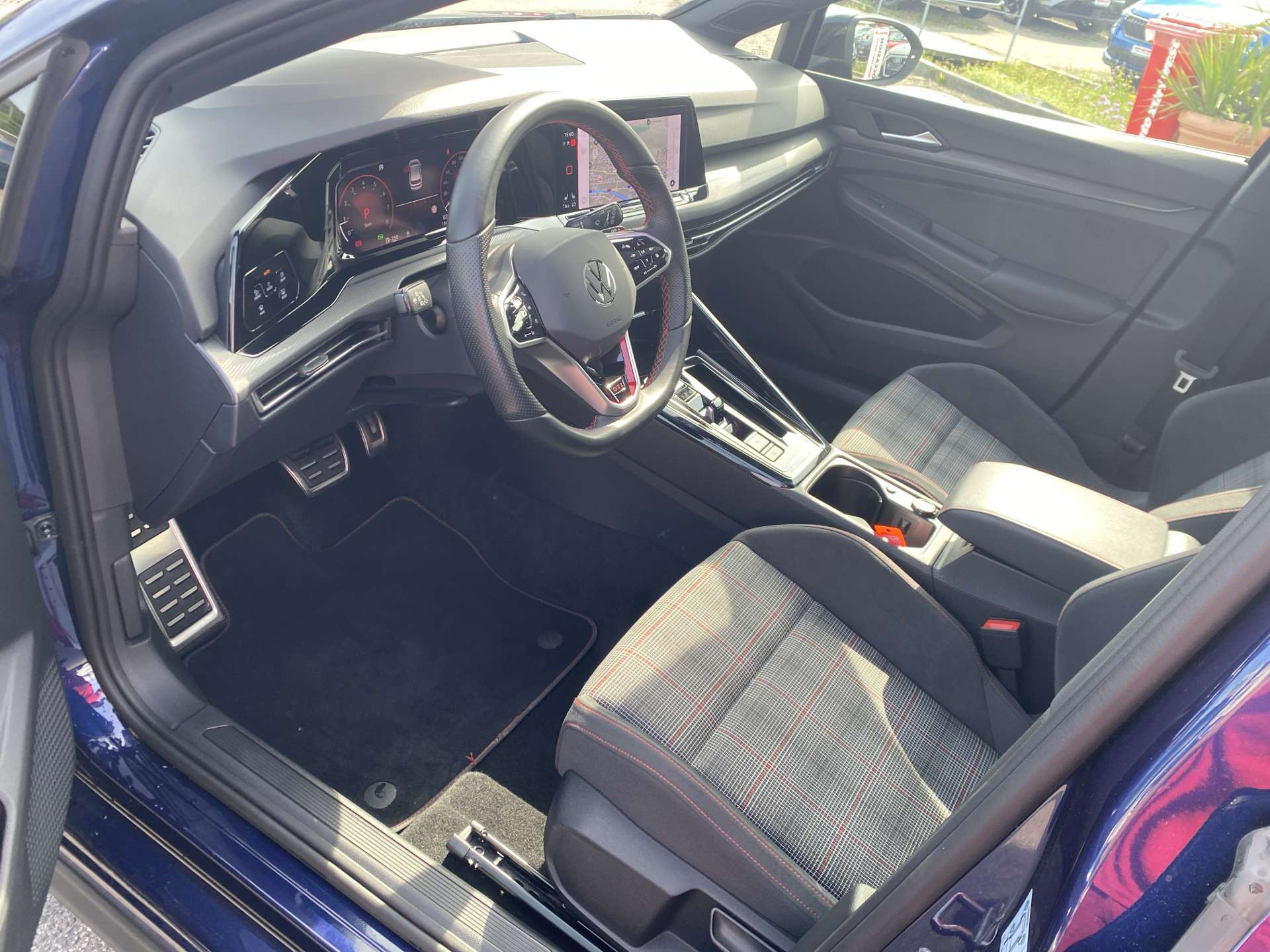 VW Golf 2.0 TSi GTi DSG-Automat 245PS-image-3