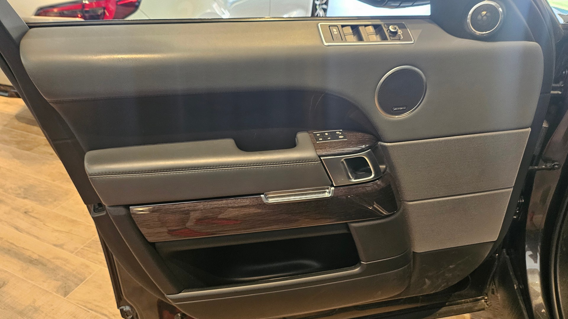 LAND ROVER Range Rover Sport 4.4 SDV8 Autobiography Automatic-image-22
