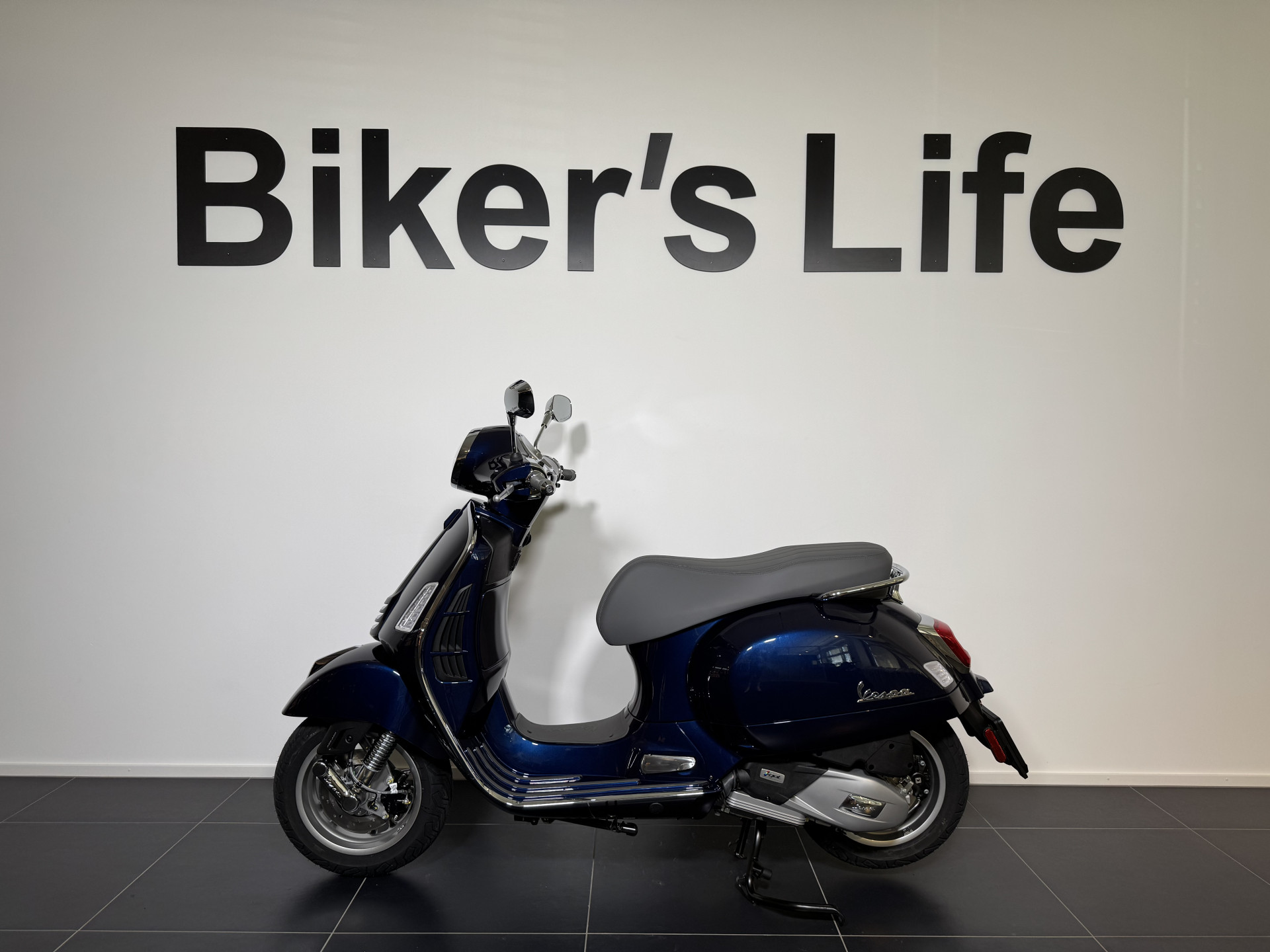 PIAGGIO Vespa GTS 125-showroom-element-1