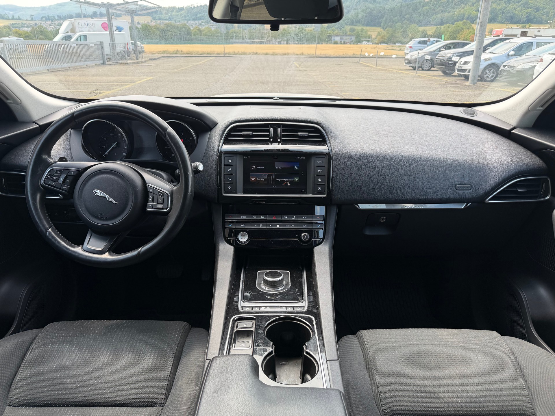 JAGUAR F-Pace 2.0d Pure AWD Automatik-image-7