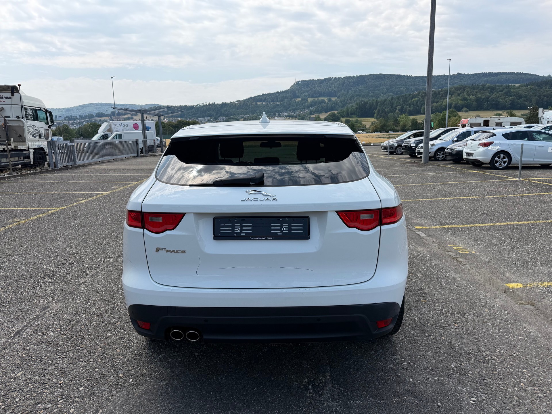 JAGUAR F-Pace 2.0d Pure AWD Automatik-image-4