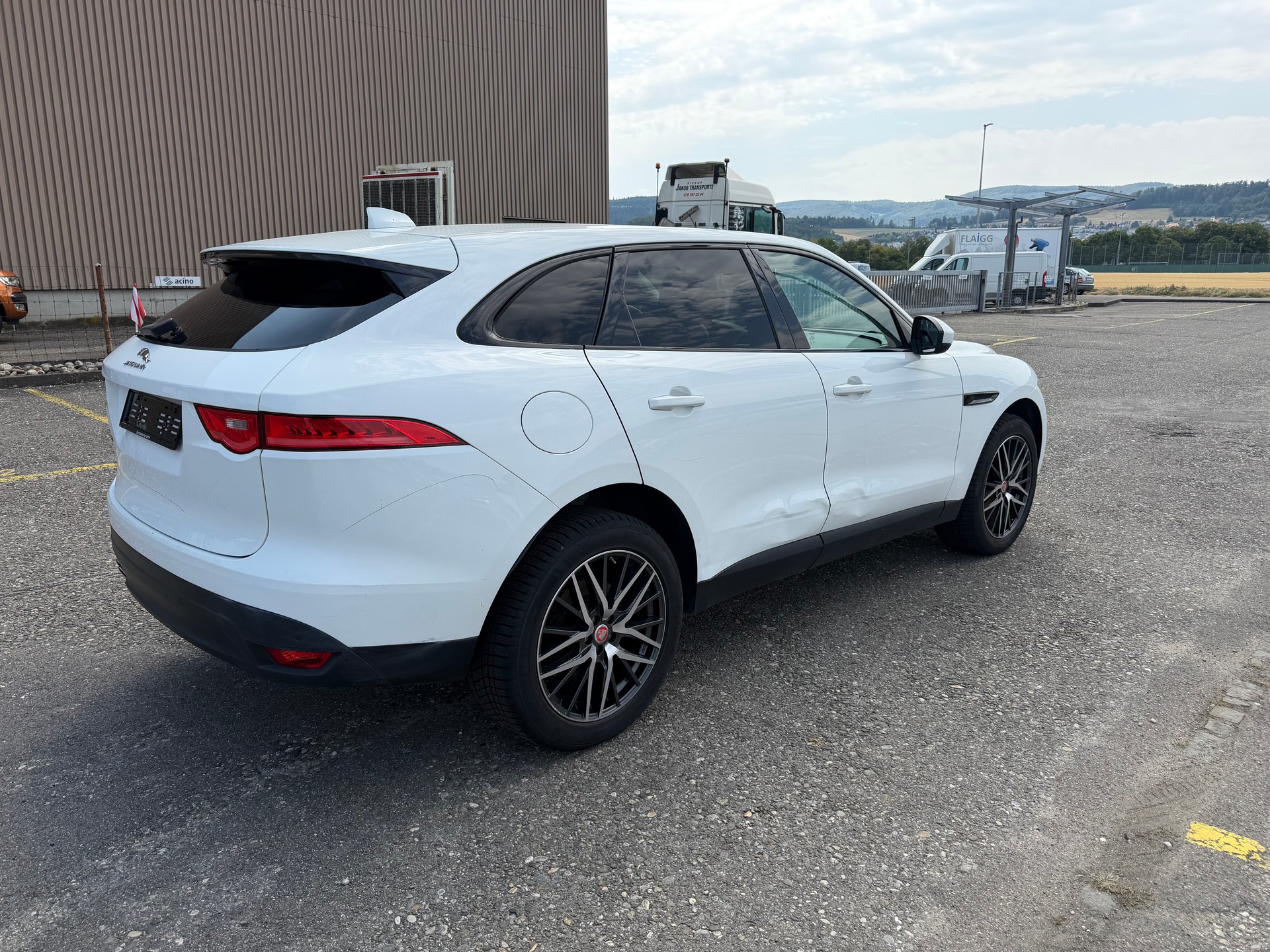 JAGUAR F-Pace 2.0d Pure AWD Automatik-image-3
