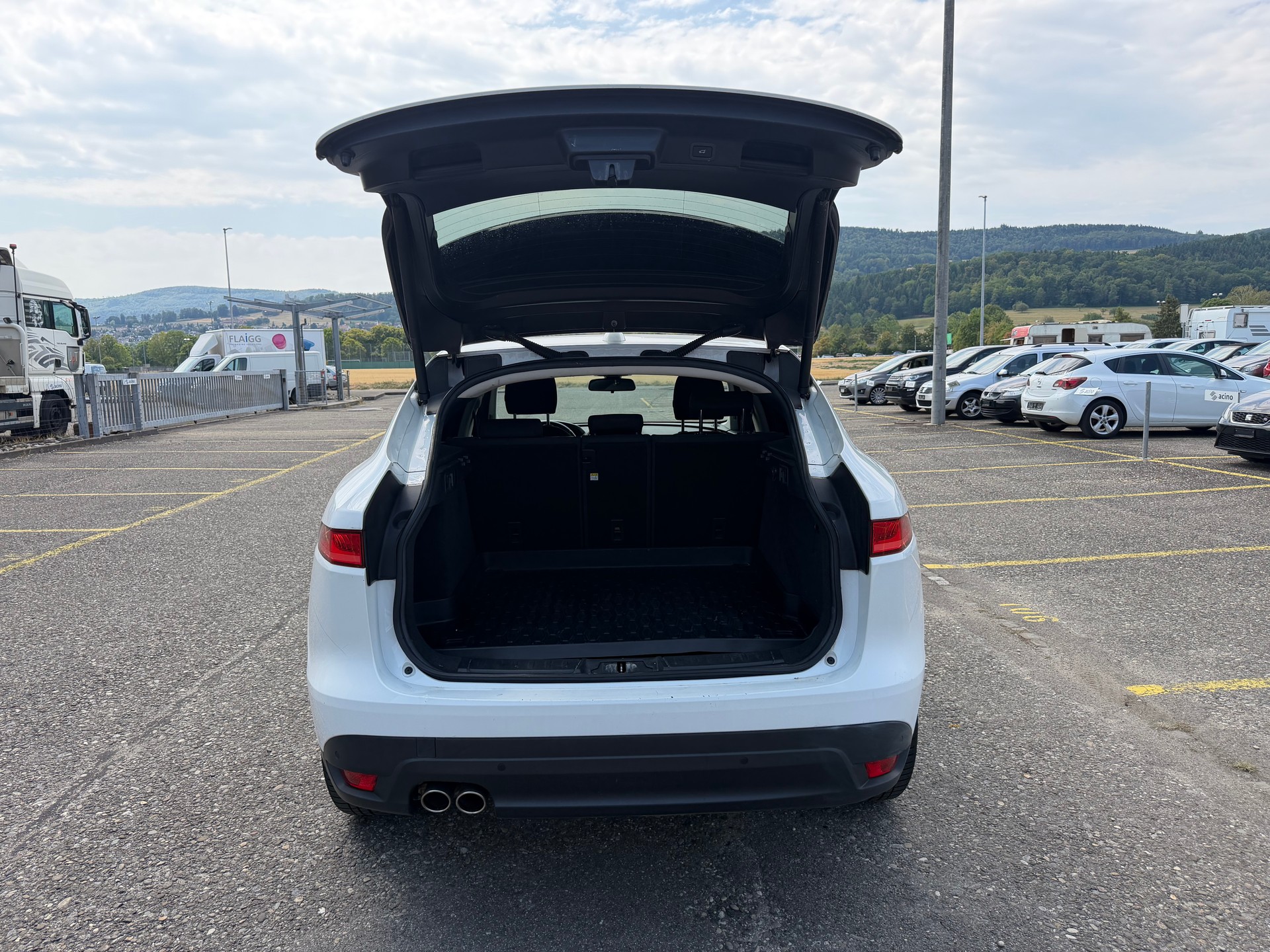 JAGUAR F-Pace 2.0d Pure AWD Automatik-image-6