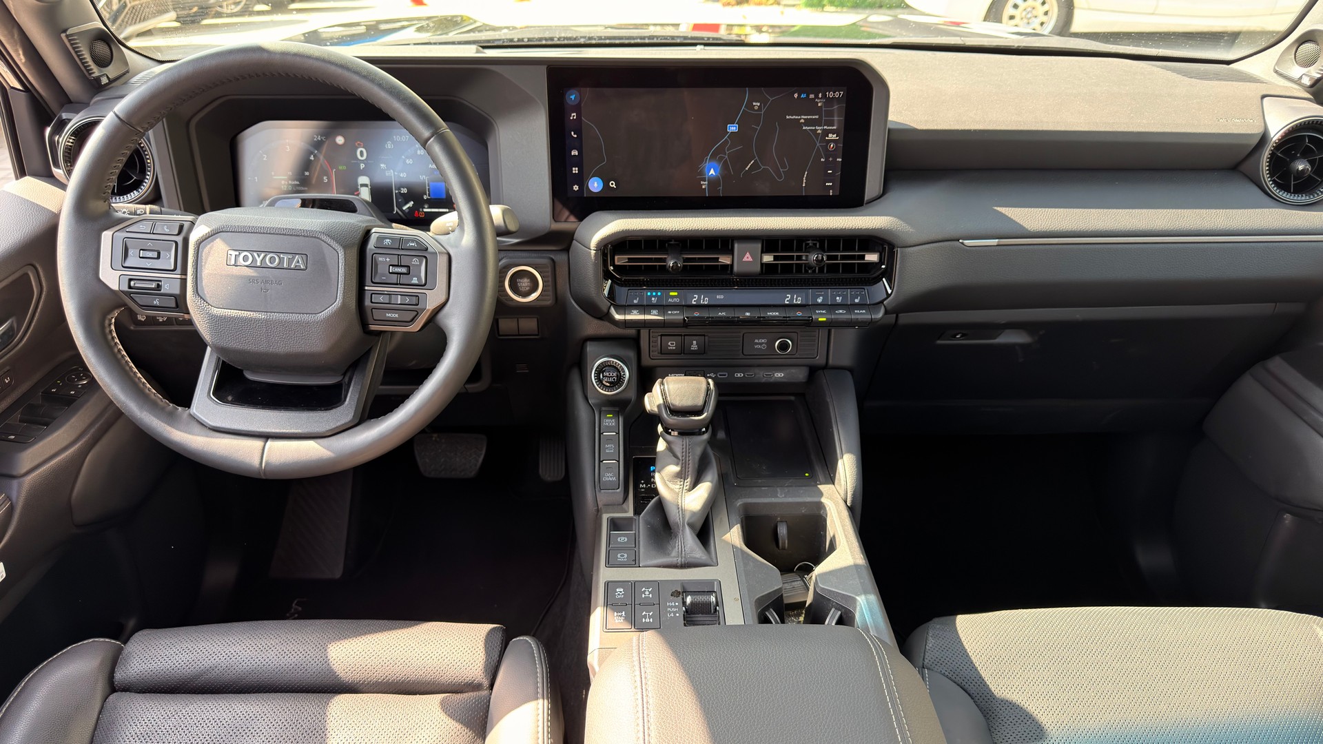 TOYOTA Land Cruiser 2.8TD Invincible-image-10