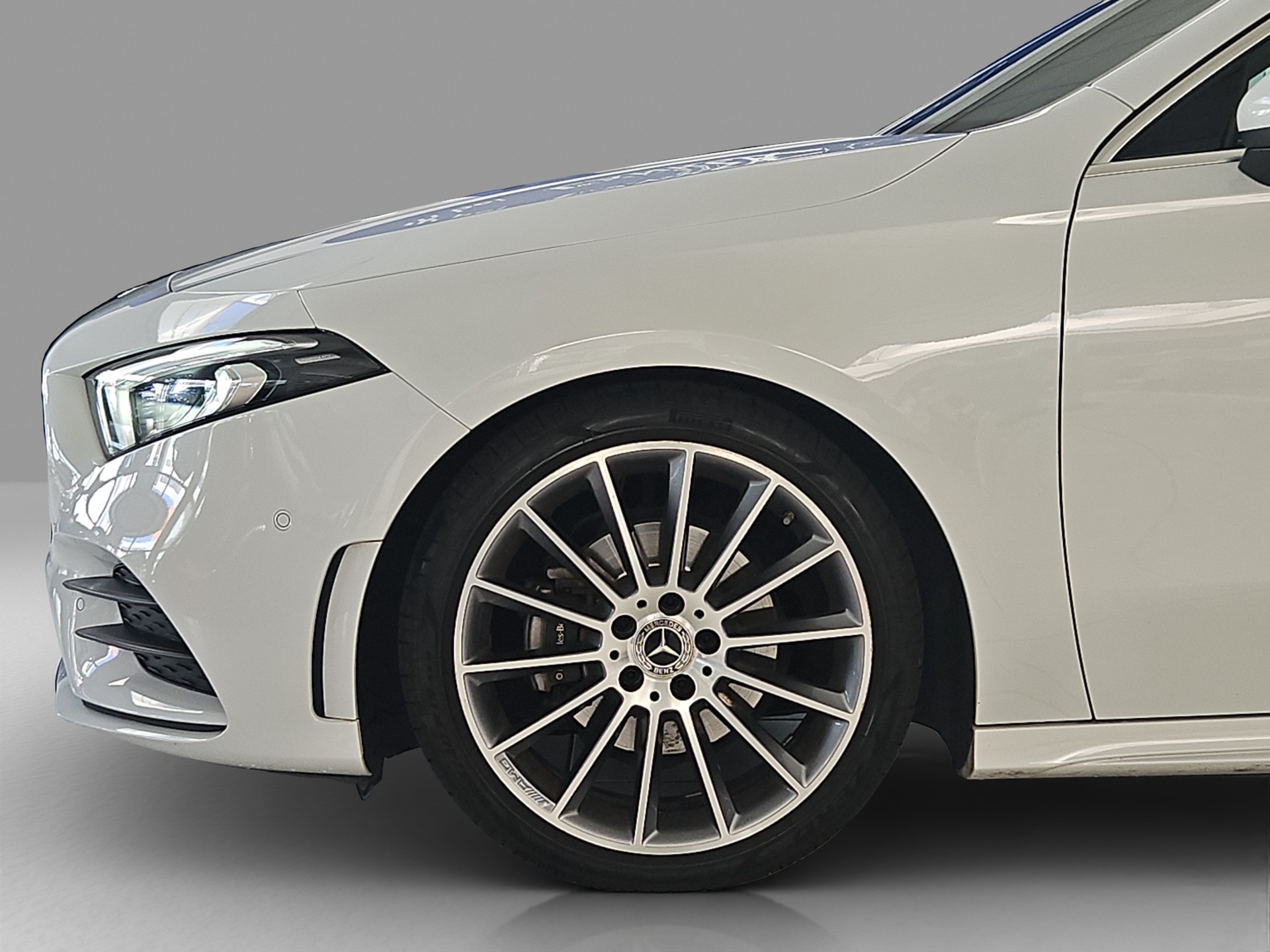 MERCEDES-BENZ A 200 AMG Line-image-4