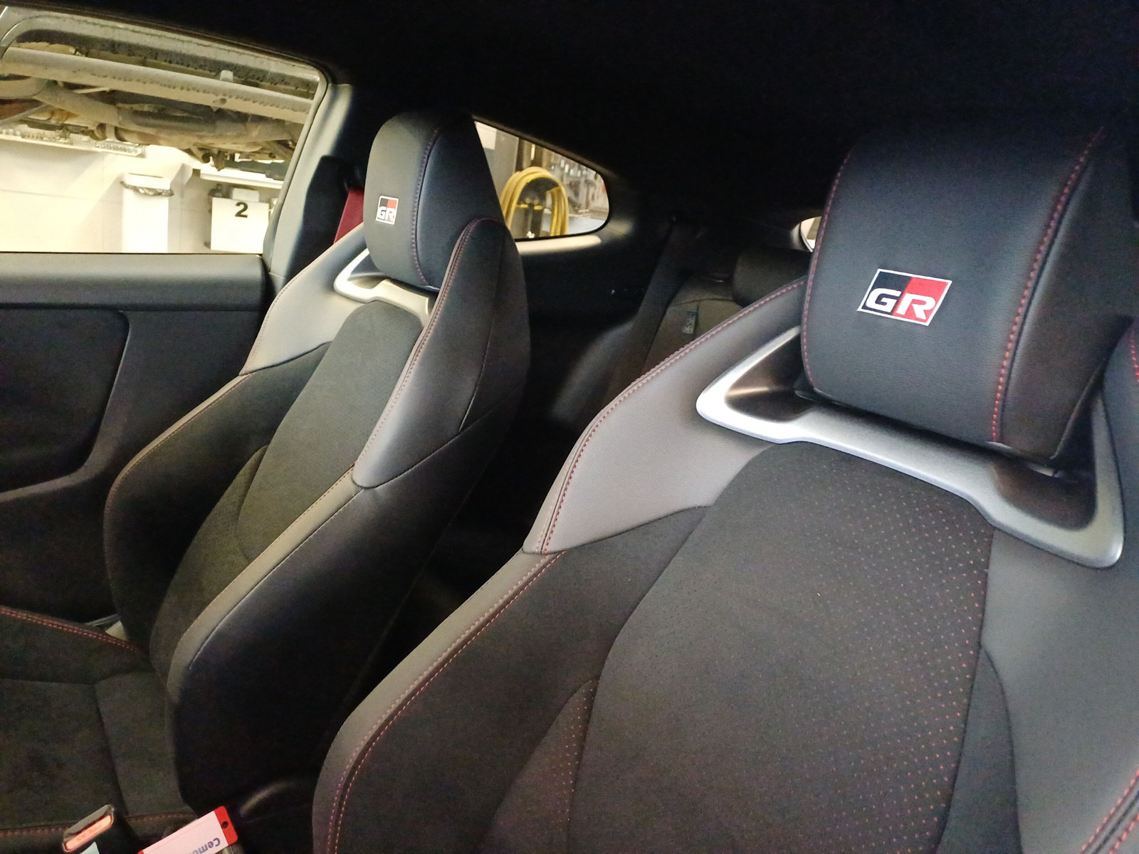 TOYOTA GR Yaris 1.6 Turbo Sport 4x4-image-6