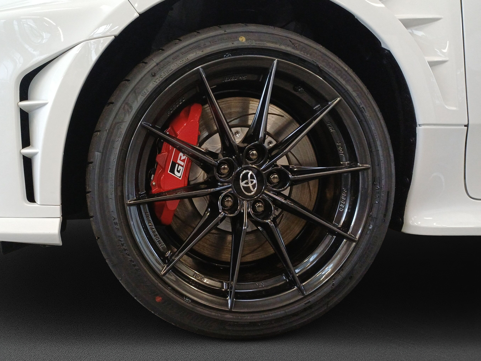 TOYOTA GR Yaris 1.6 Turbo Sport 4x4-image-4