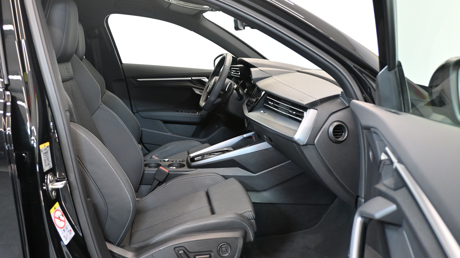 AUDI A3 allstreet 35 TFSI Attraction S-tronic-image-3