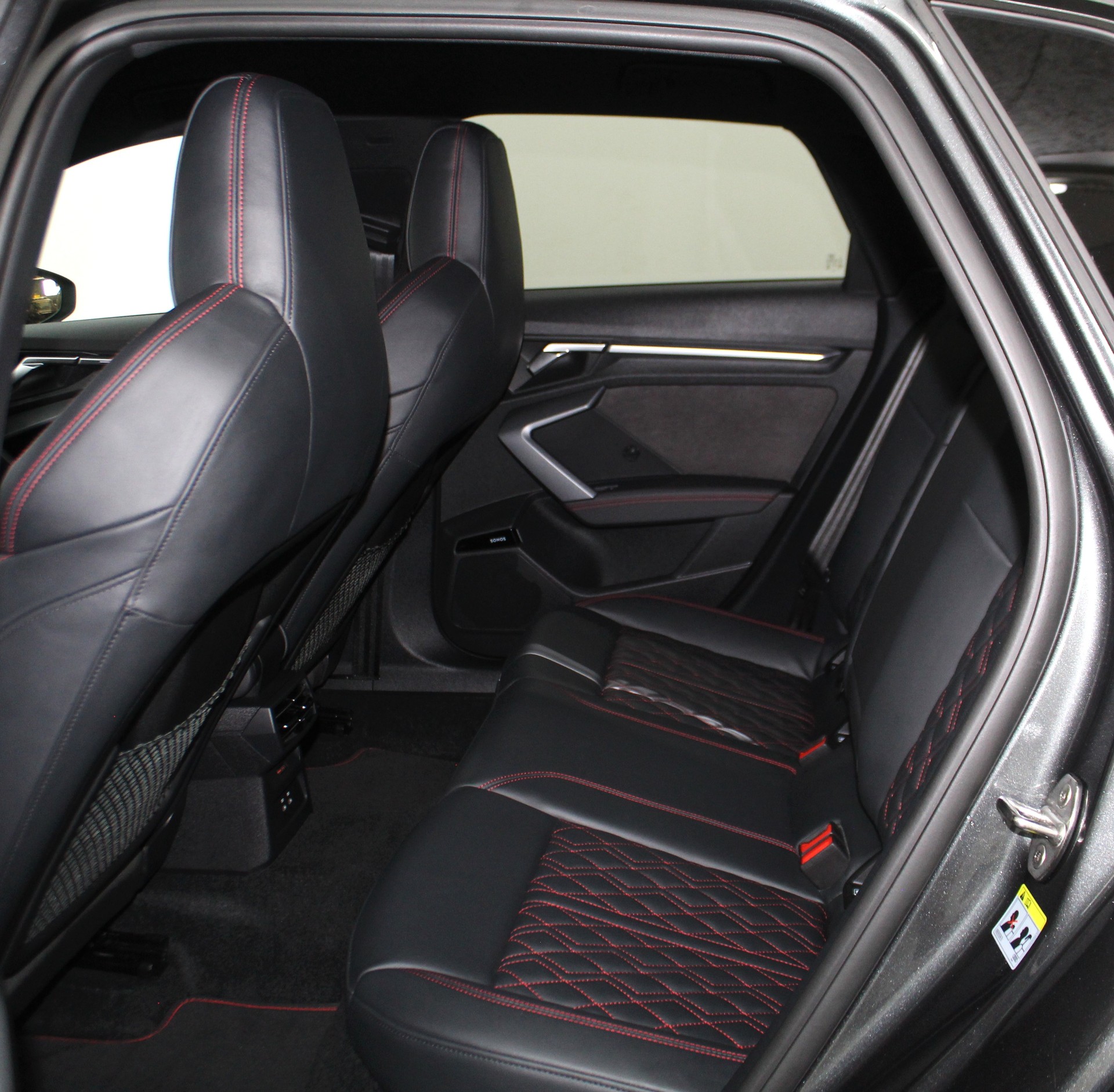 AUDI S3 Sportback TFSI quattro S-tronic 333PS Optikpaket schwarz / CH-Fahrzeug-image-9