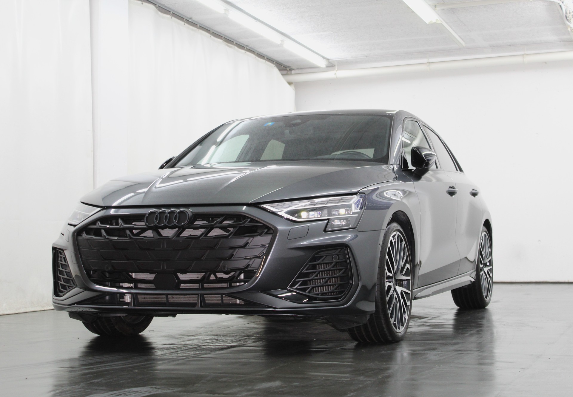 AUDI S3 Sportback TFSI quattro S-tronic 333PS Optikpaket schwarz / CH-Fahrzeug-image-3