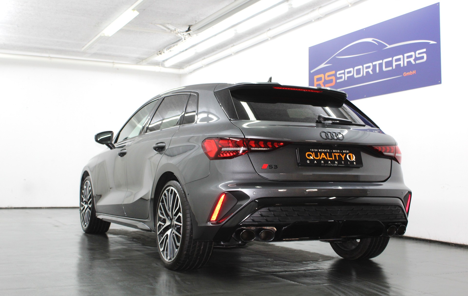 AUDI S3 Sportback TFSI quattro S-tronic 333PS Optikpaket schwarz / CH-Fahrzeug-image-4