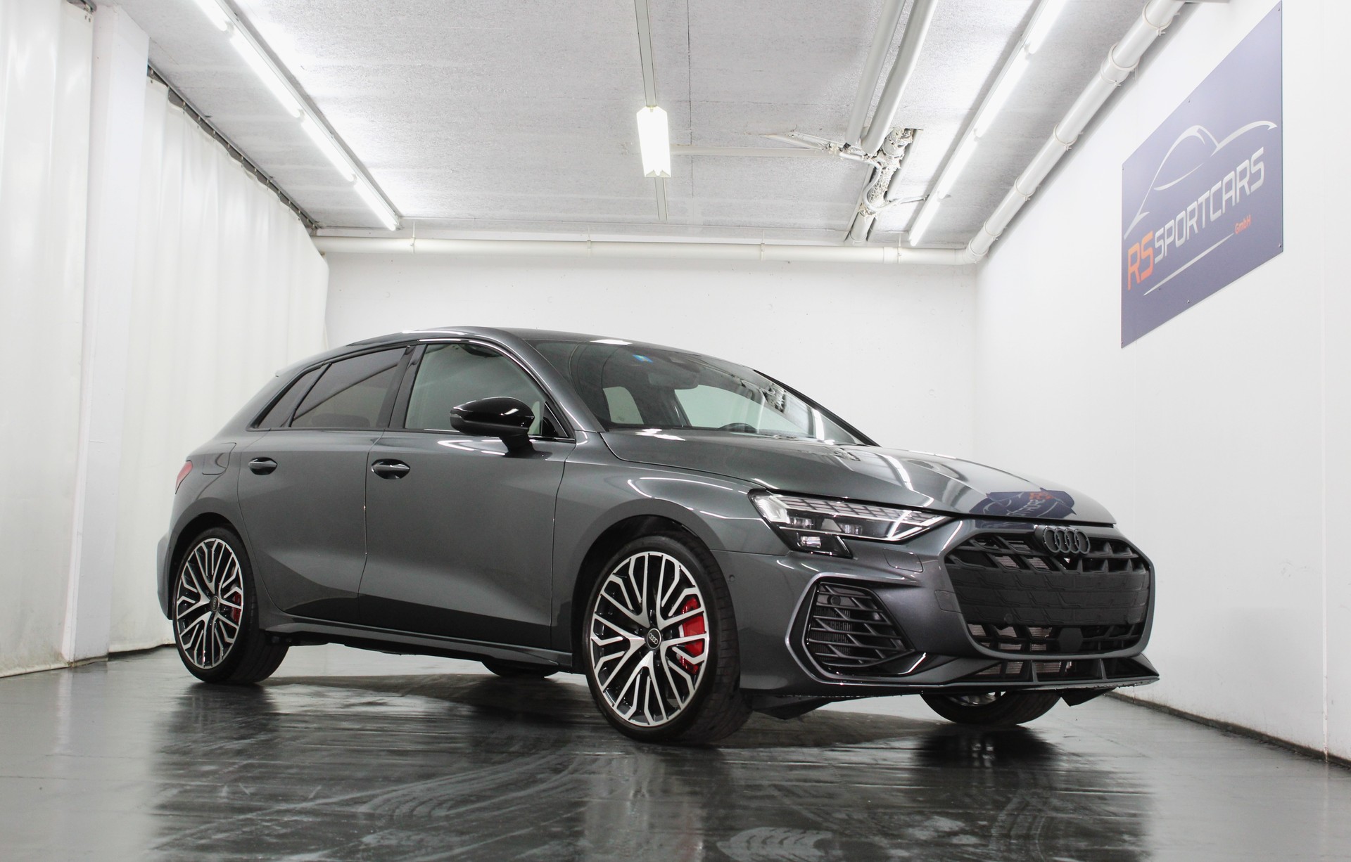 AUDI S3 Sportback TFSI quattro S-tronic 333PS Optikpaket schwarz / CH-Fahrzeug-image-0