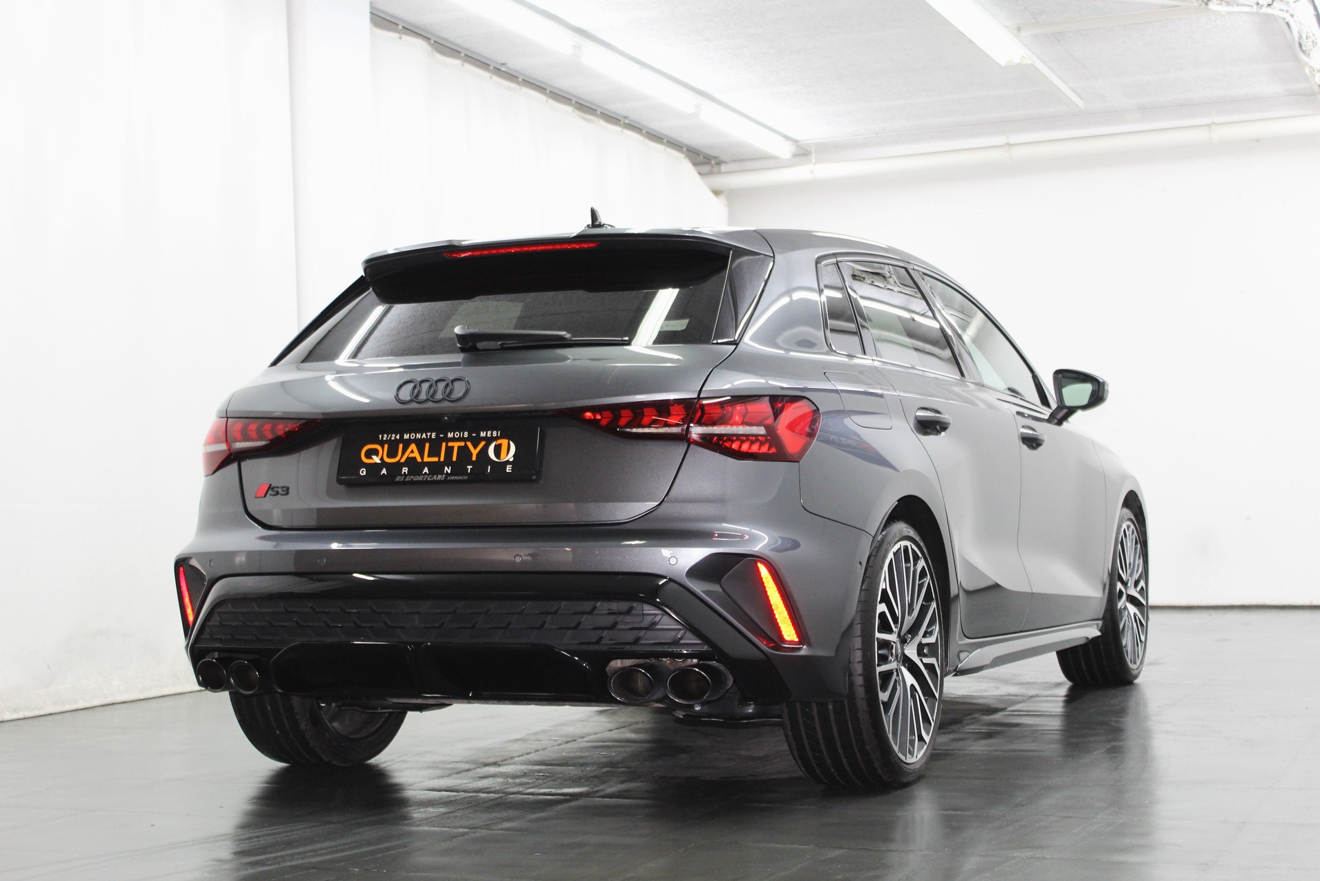 AUDI S3 Sportback TFSI quattro S-tronic 333PS Optikpaket schwarz / CH-Fahrzeug-image-6