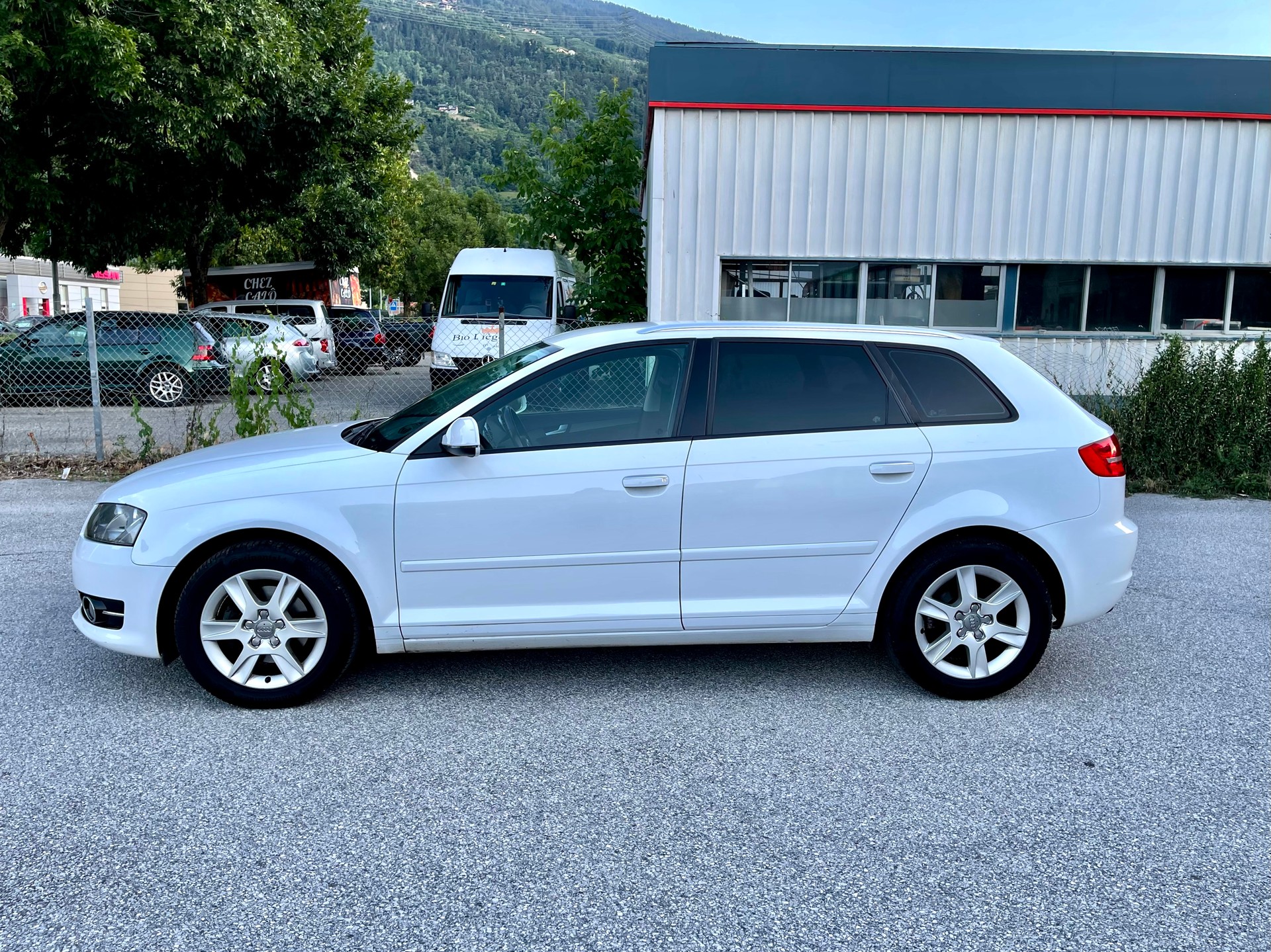AUDI A3 Sportback 1.4 TFSI Ambition-image-5