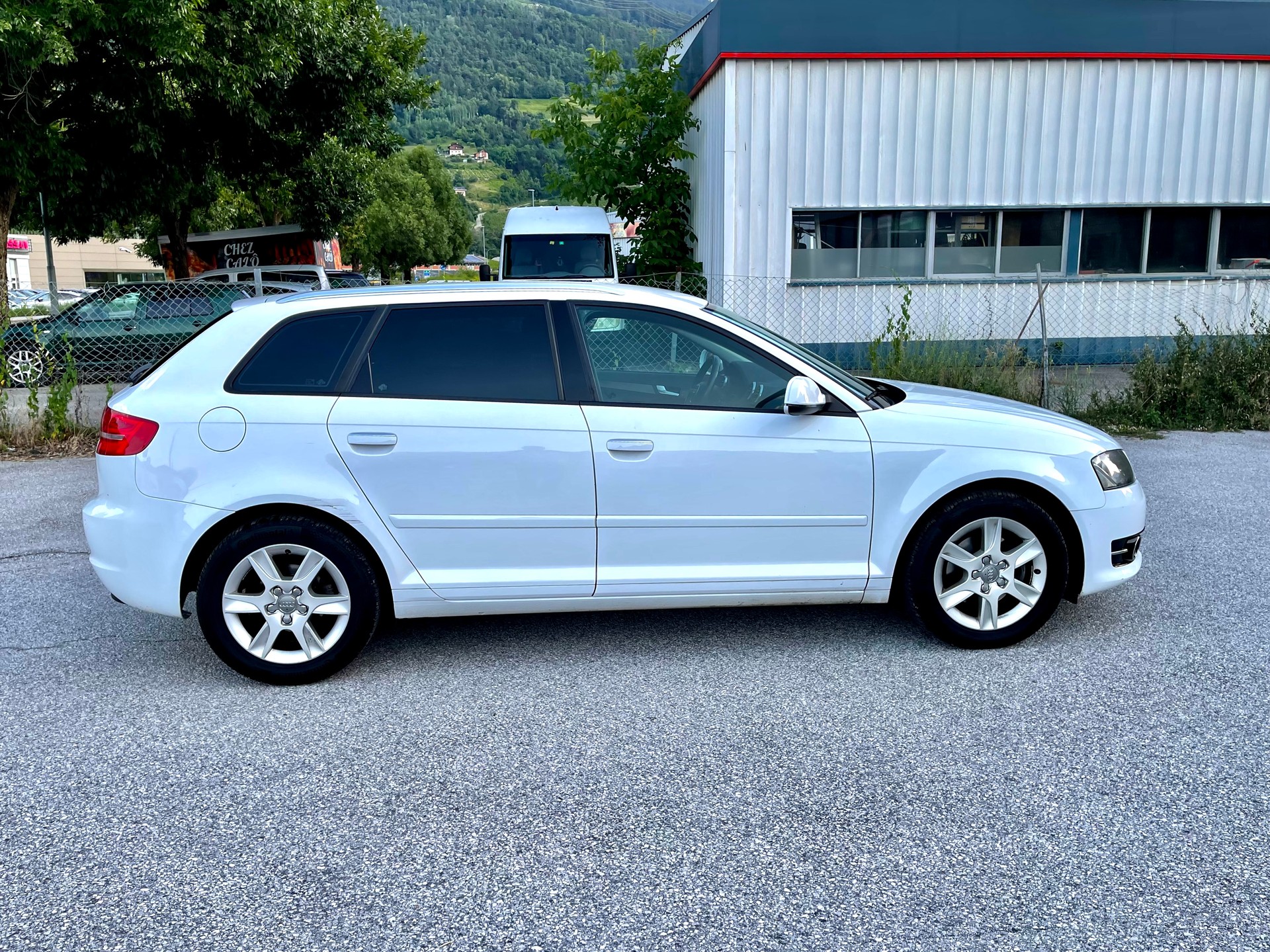 AUDI A3 Sportback 1.4 TFSI Ambition-image-16