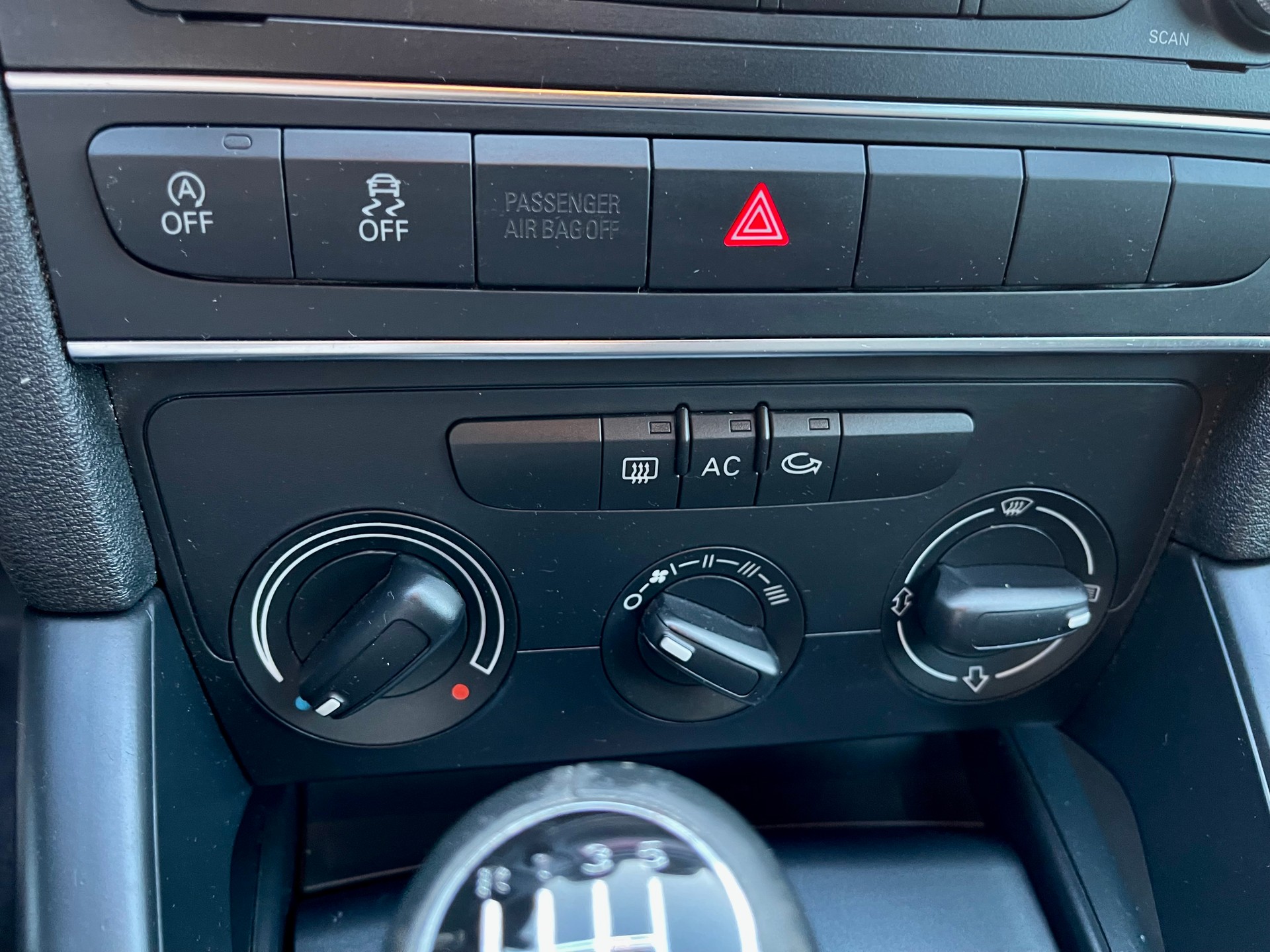 AUDI A3 Sportback 1.4 TFSI Ambition-image-24